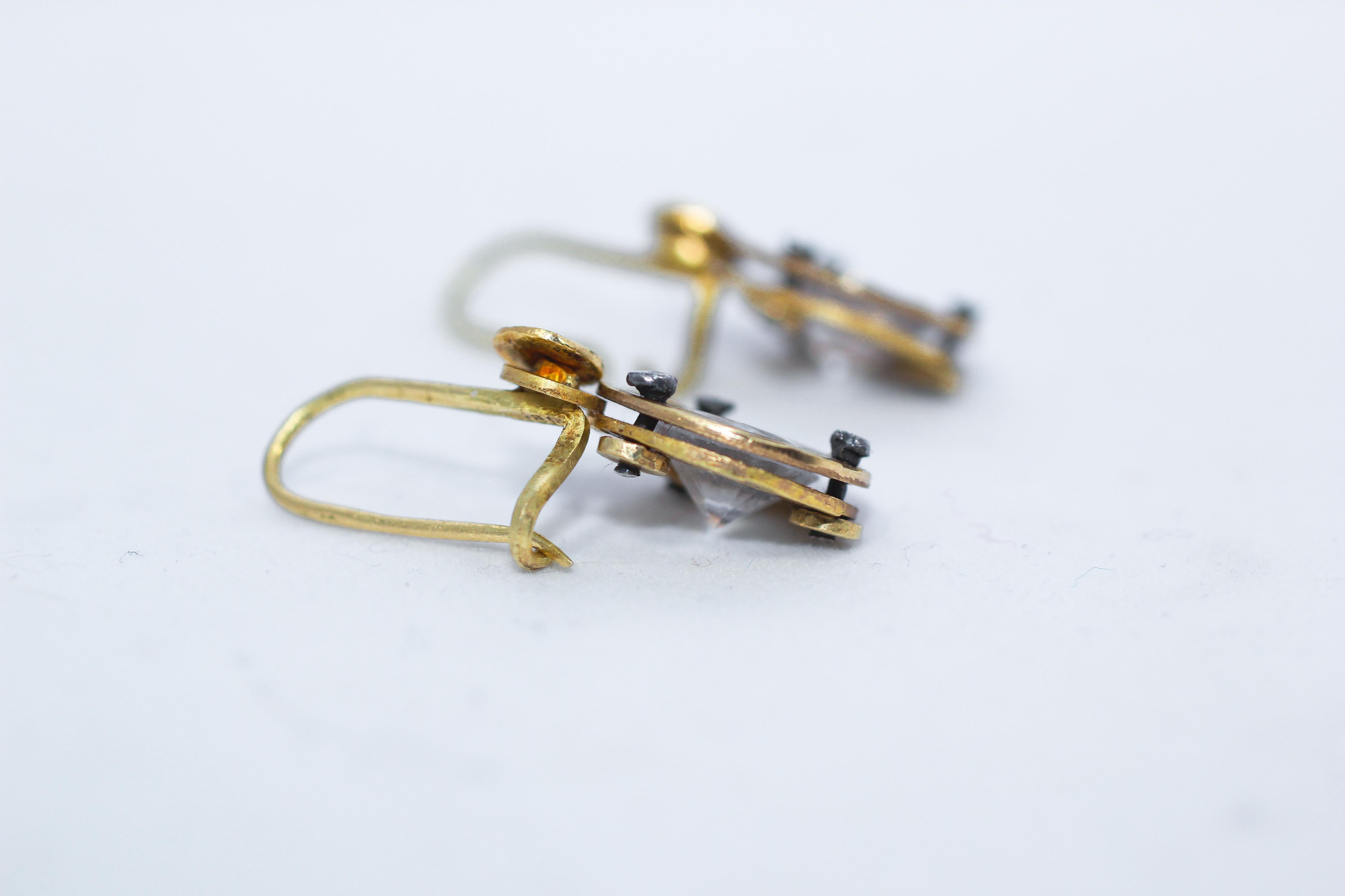 Boucles d'oreilles pendantes contemporaines en or massif 21-22 carats pour mariage AB Jewelry, NYC en vente 1