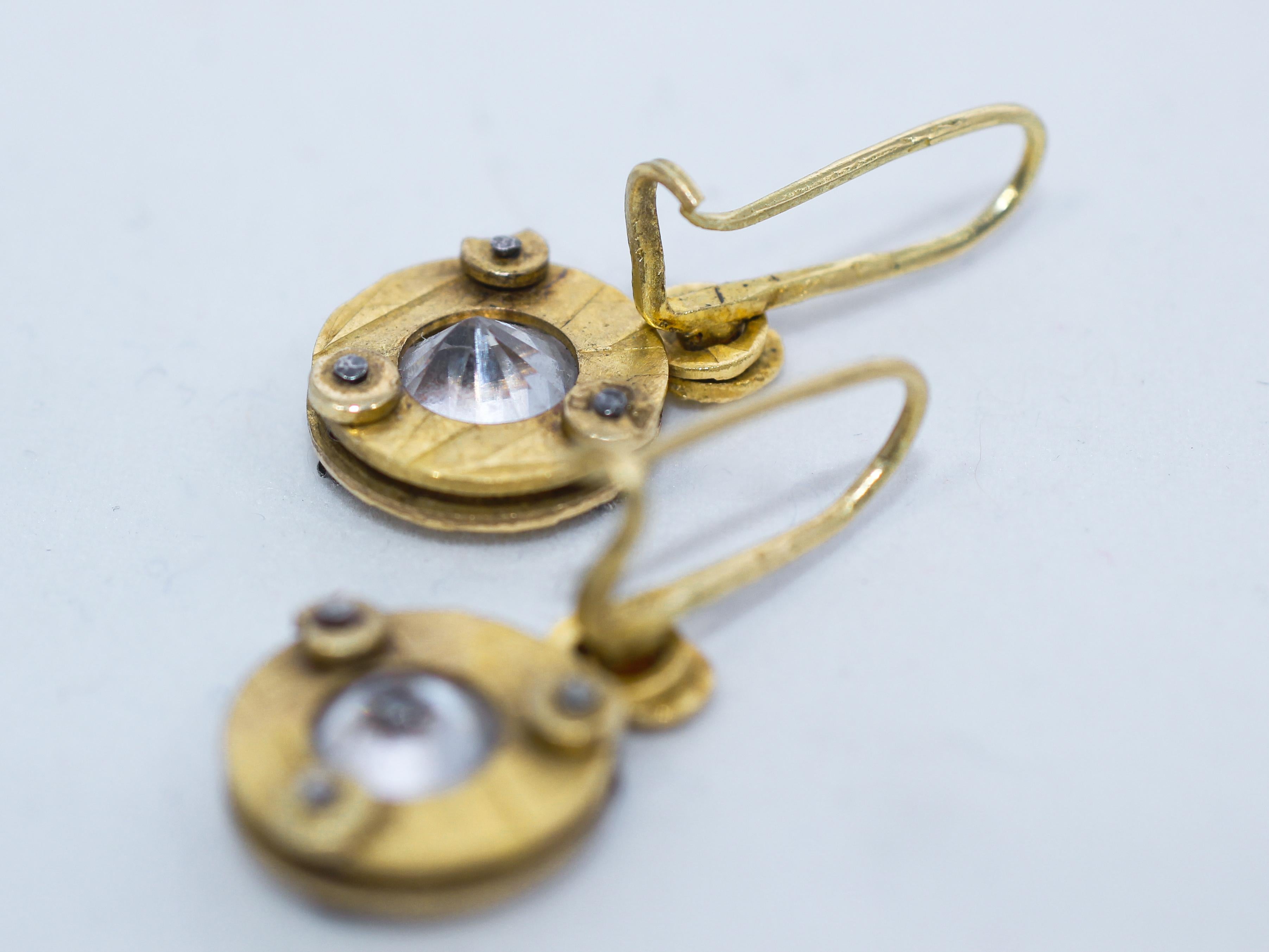 Boucles d'oreilles pendantes contemporaines en or massif 21-22 carats pour mariage AB Jewelry, NYC en vente 3