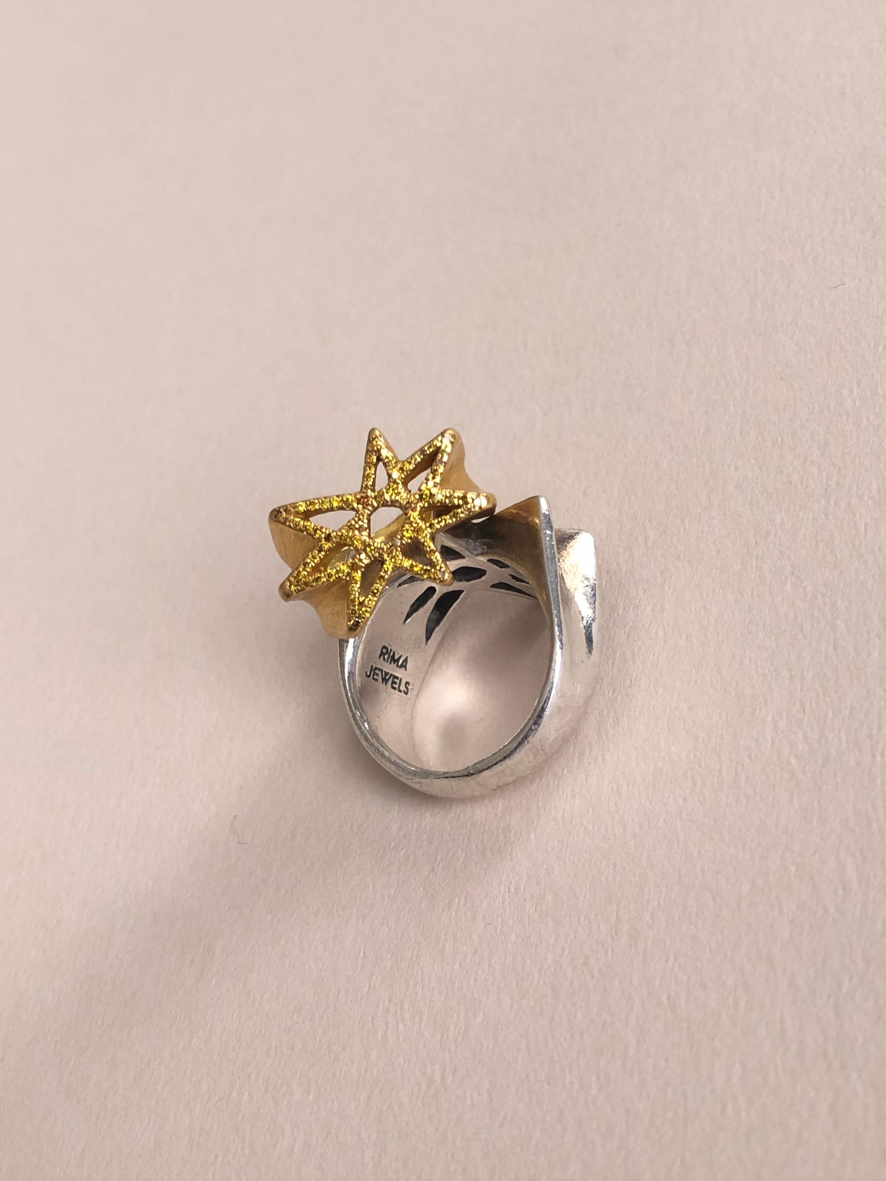 Bague en or jaune massif 22 carats et diamant jaune fantaisie pavé Neuf - En vente à New York, NY