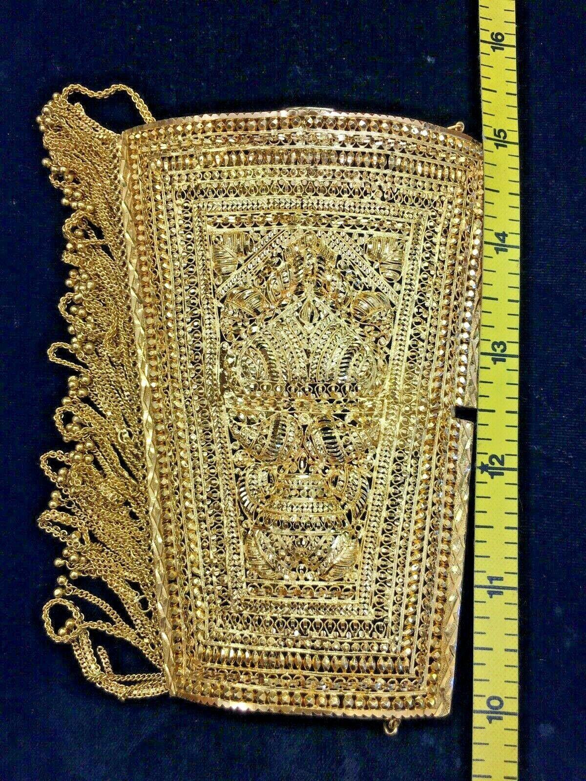 Solid 22K Gold Filigree Armband 160.9 Gram 
Good preowned condition, some damage but still works, sold for scrap see pictures    
