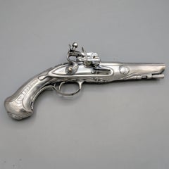 Feuerzeug aus massivem 800er Silber in Form einer Pistole aus dem 18.