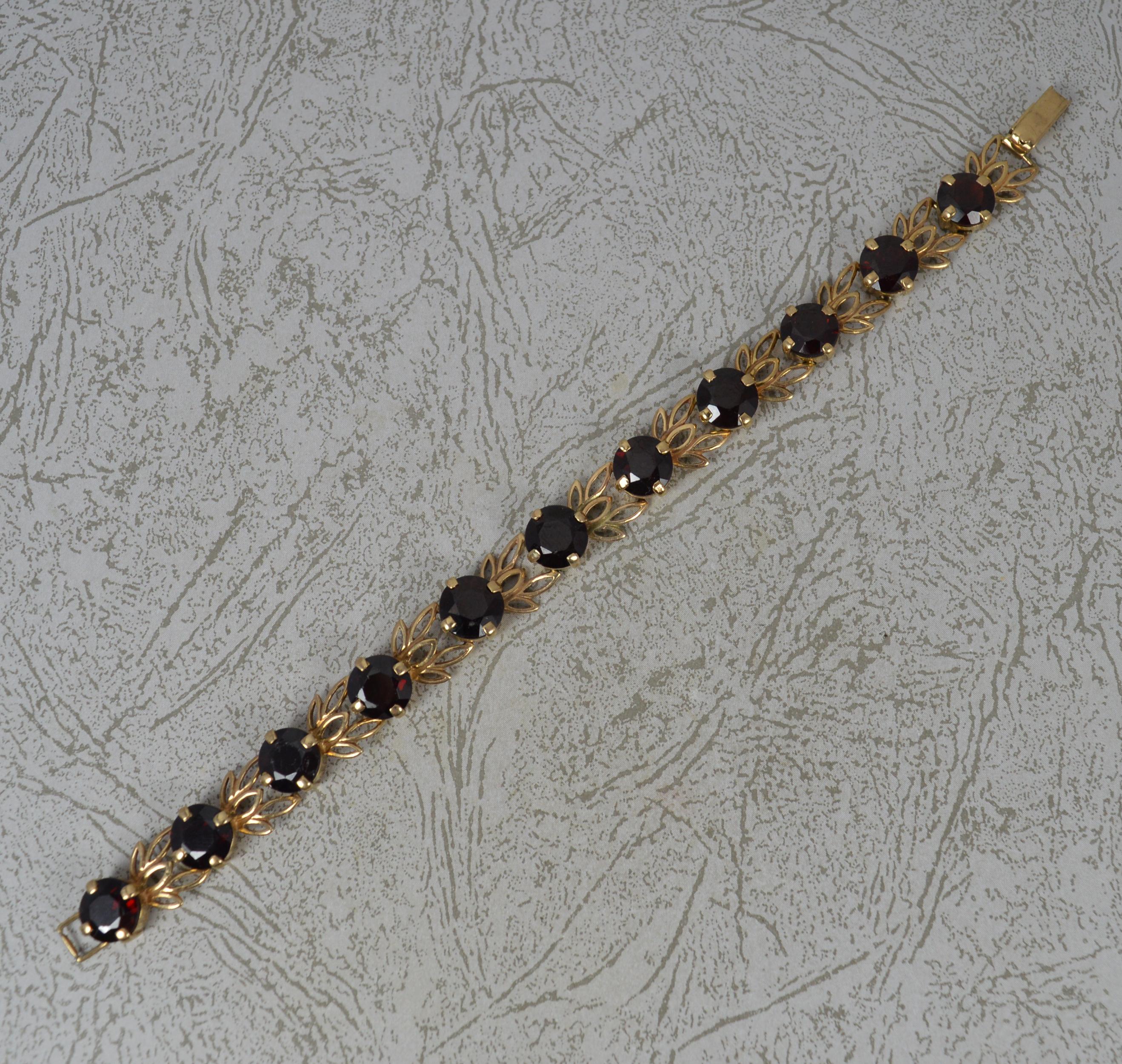 A superb vintage bracelet.
Solid 9 carat gold example.
Stylish links. Pierced leaf shaped links connecting many large round cut garnet stones.

CONDITION ; Very good for age. Working clasp. Crisp design. Issue free. Please view photographs.

WEIGHT