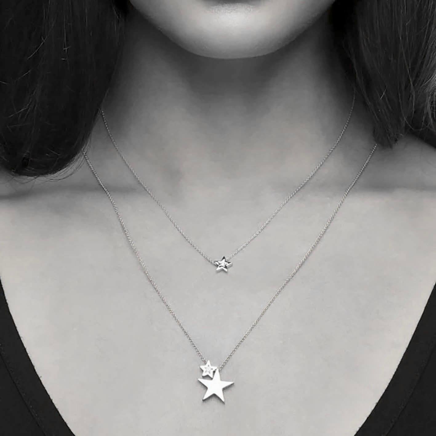 Contemporary Solid 9k White Gold Brilliant Cut Diamond Small Star Necklace  For Sale