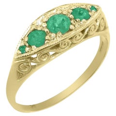 Ring aus massivem 9 Karat Gelbgold mit natürlichem Smaragd im englischen viktorianischen Stil, anpassbar