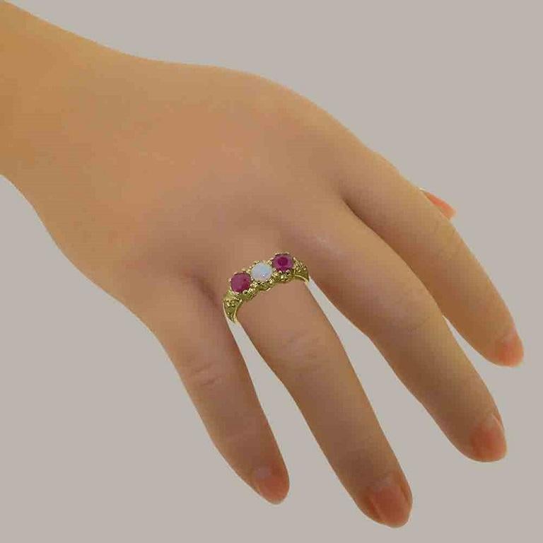 En venta: Anillo Trilogía Sólido de Oro Amarillo de 9k Ópalo Natural y Rubí para Mujer Personalizable  8