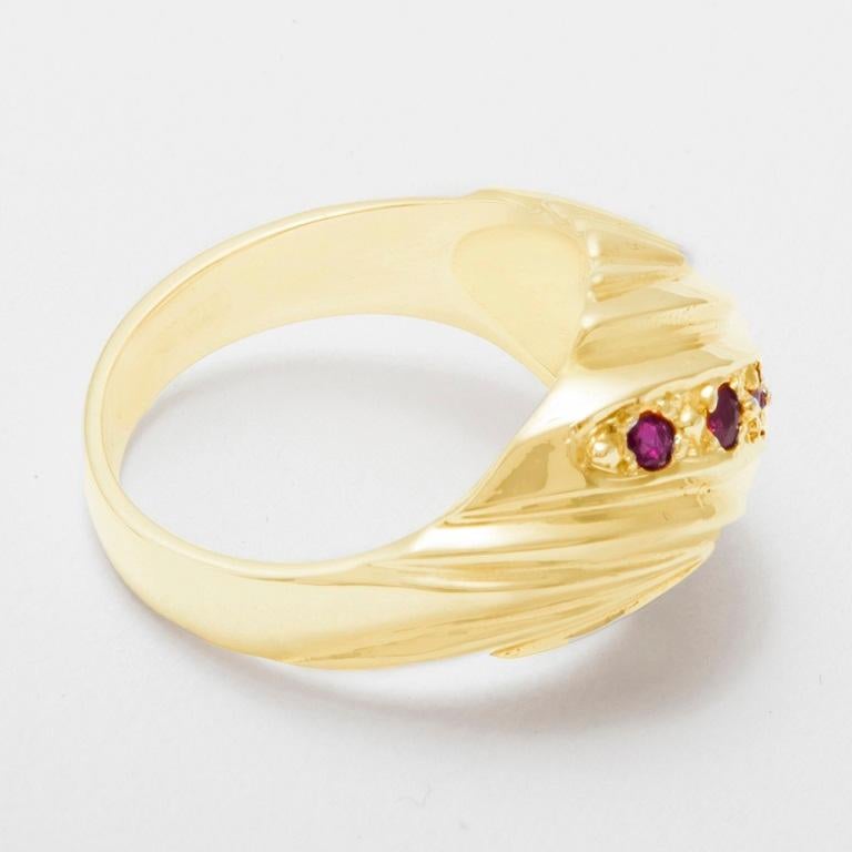 En vente :  Bague pour femmes personnalisable en or jaune massif 9 carats et rubis naturel 5