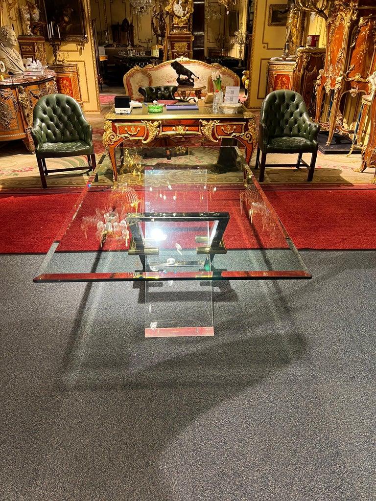 Table de salle à manger designer en acrylique massif avec plateau en verre massif en vente 3