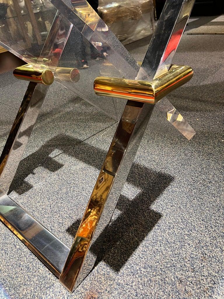 Table de salle à manger designer en acrylique massif avec plateau en verre massif en vente 1