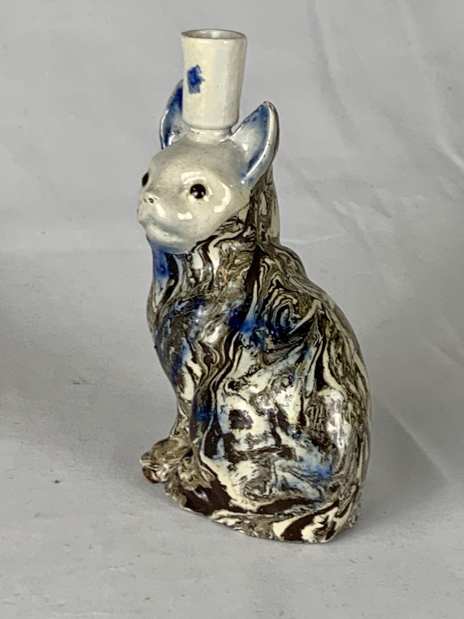 Antique Agateware Saltglaze Cat, Staffordshire England, circa 1770 In Excellent Condition For Sale In Katonah, NY
