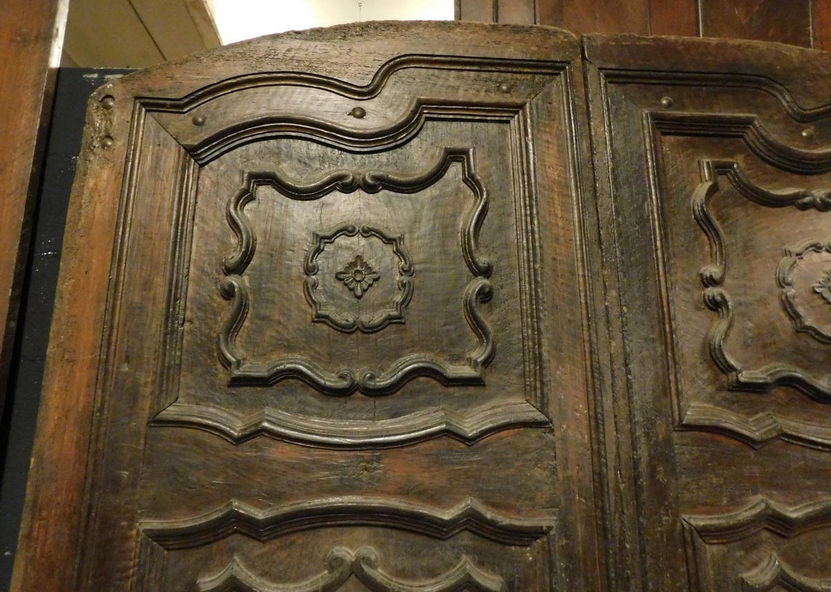 italien Porte d'entrée en noyer massif et baroque à deux battants, Italie en vente