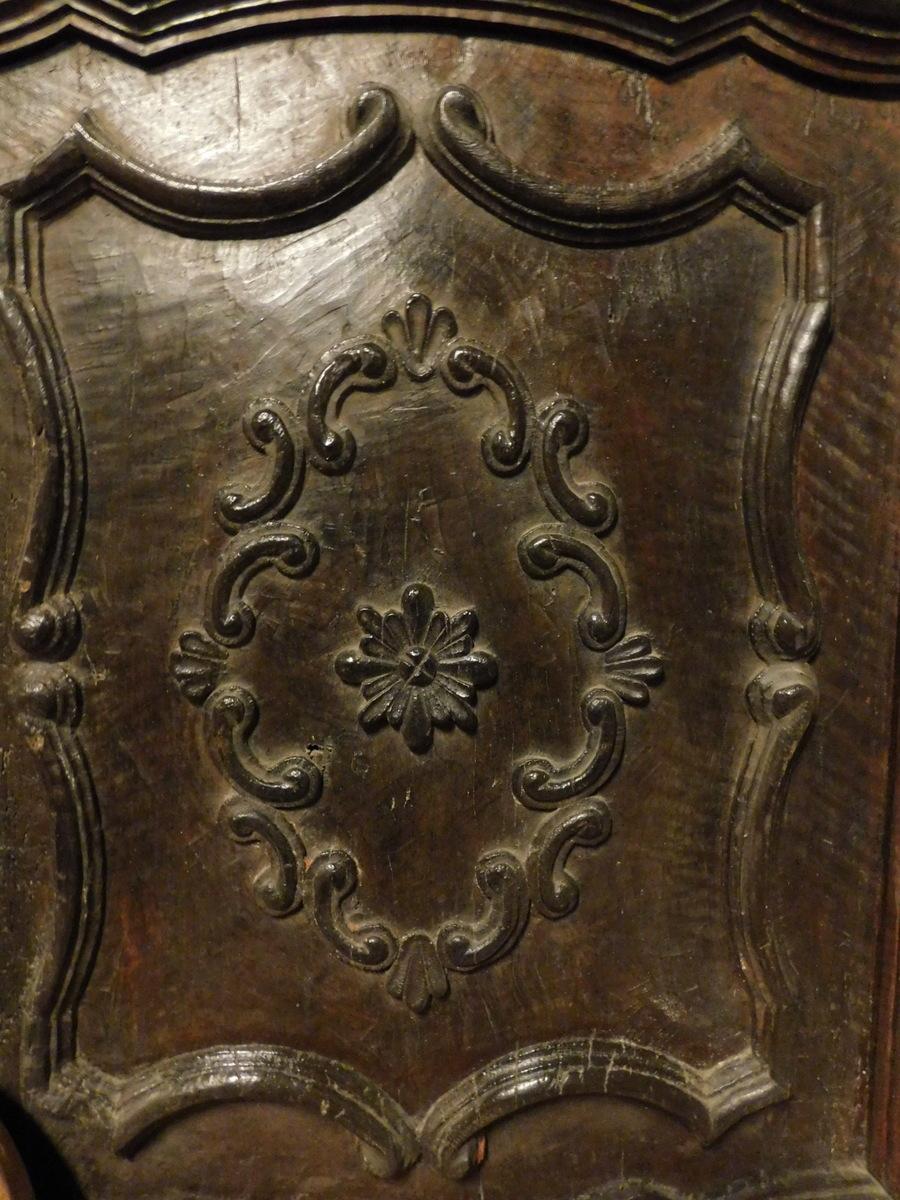 Sculpté à la main Porte d'entrée en noyer massif et baroque à deux battants, Italie en vente