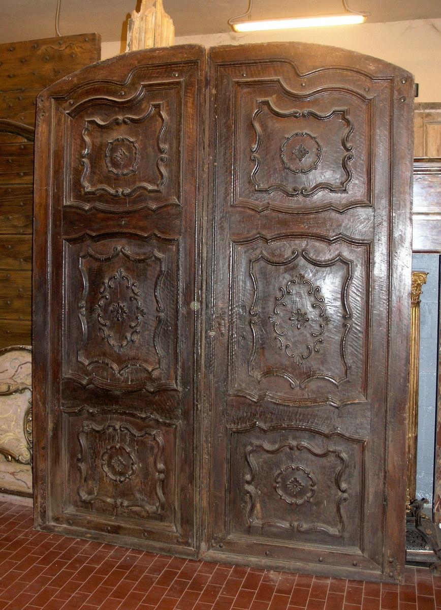 Porte d'entrée en noyer massif et baroque à deux battants, Italie Bon état - En vente à Cuneo, Italy (CN)