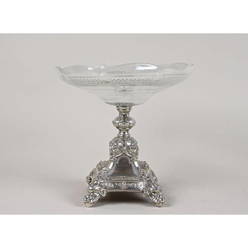 Lovely Art Nouveau silver centerpiece with glass bowl from the period in Austria around 1900. The artfully shaped base, elaborately made of 800 silver, shows an outstanding design with impressive lionheads and floral/ organic elements. The large
