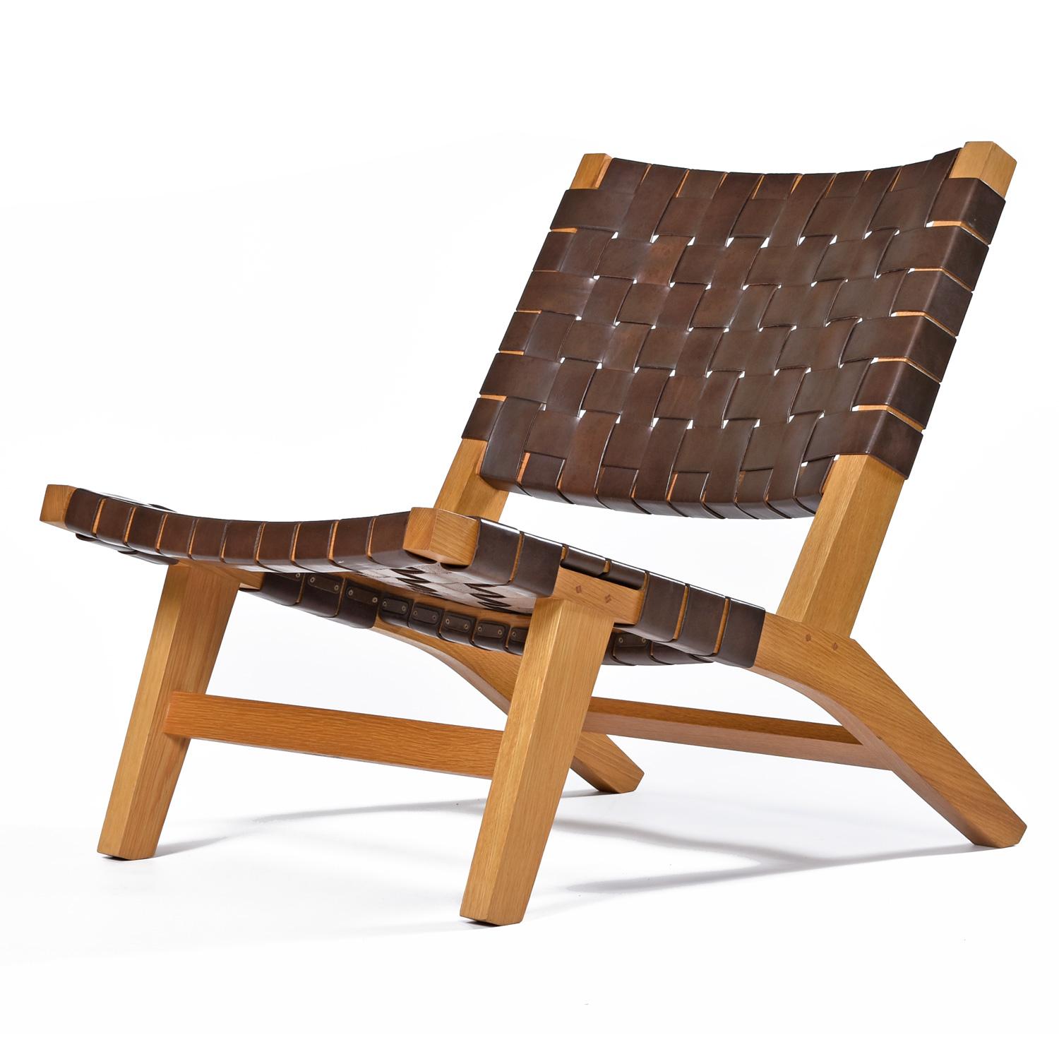 Mid-Century Modern Solid Ash Danish Style Cognac Leather Strap 128 Lounge Chairs by De La Espada For Sale
