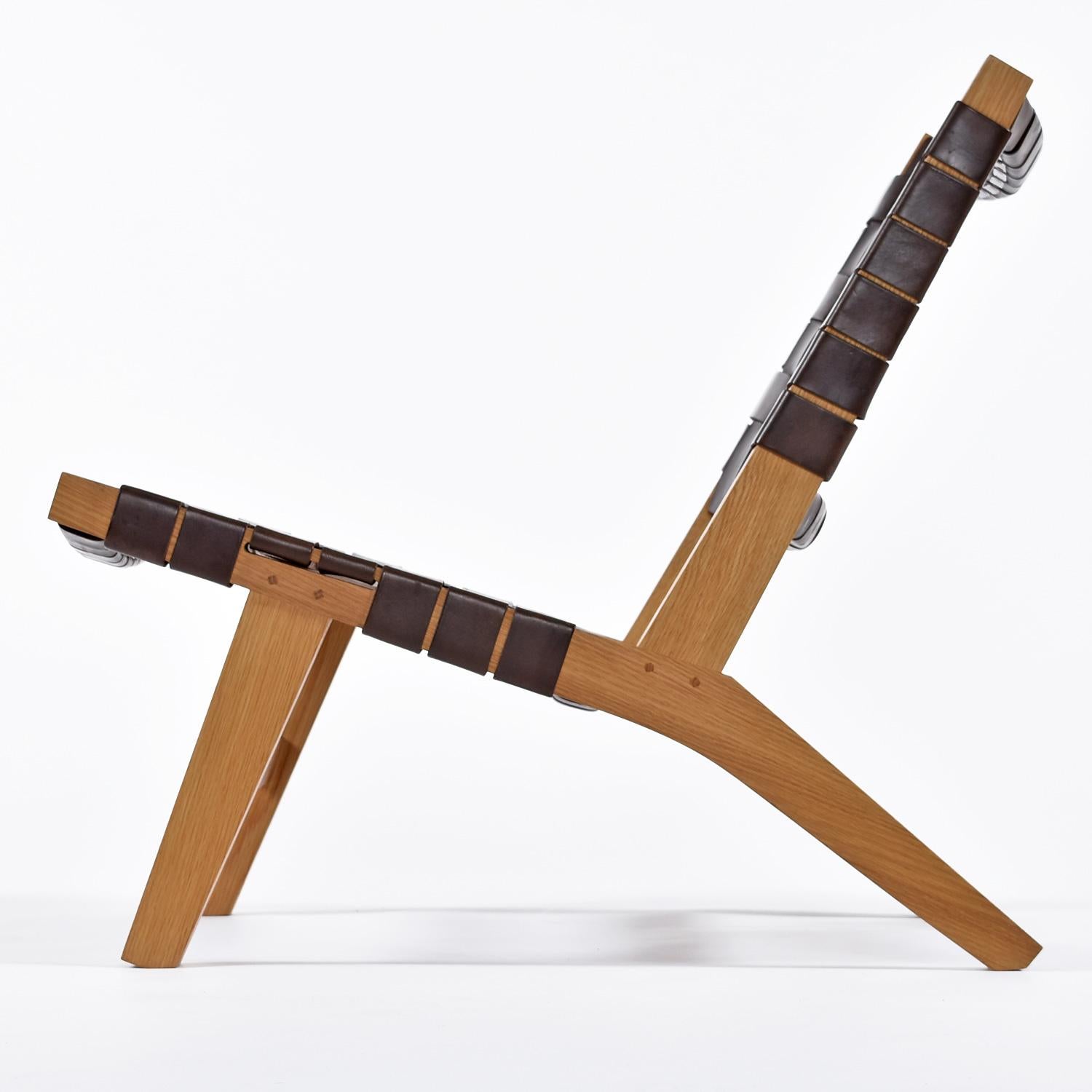 Sillones de estilo danés de fresno macizo con correa de cuero coñac 128 Lounge Chairs by De La Espada Portugués en venta