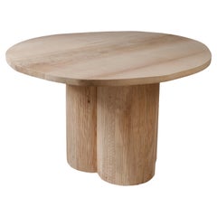 Mesa de Comedor Redonda de Fresno Macizo, Pata Trébol Tallada con Exquisita Superficie Tallada