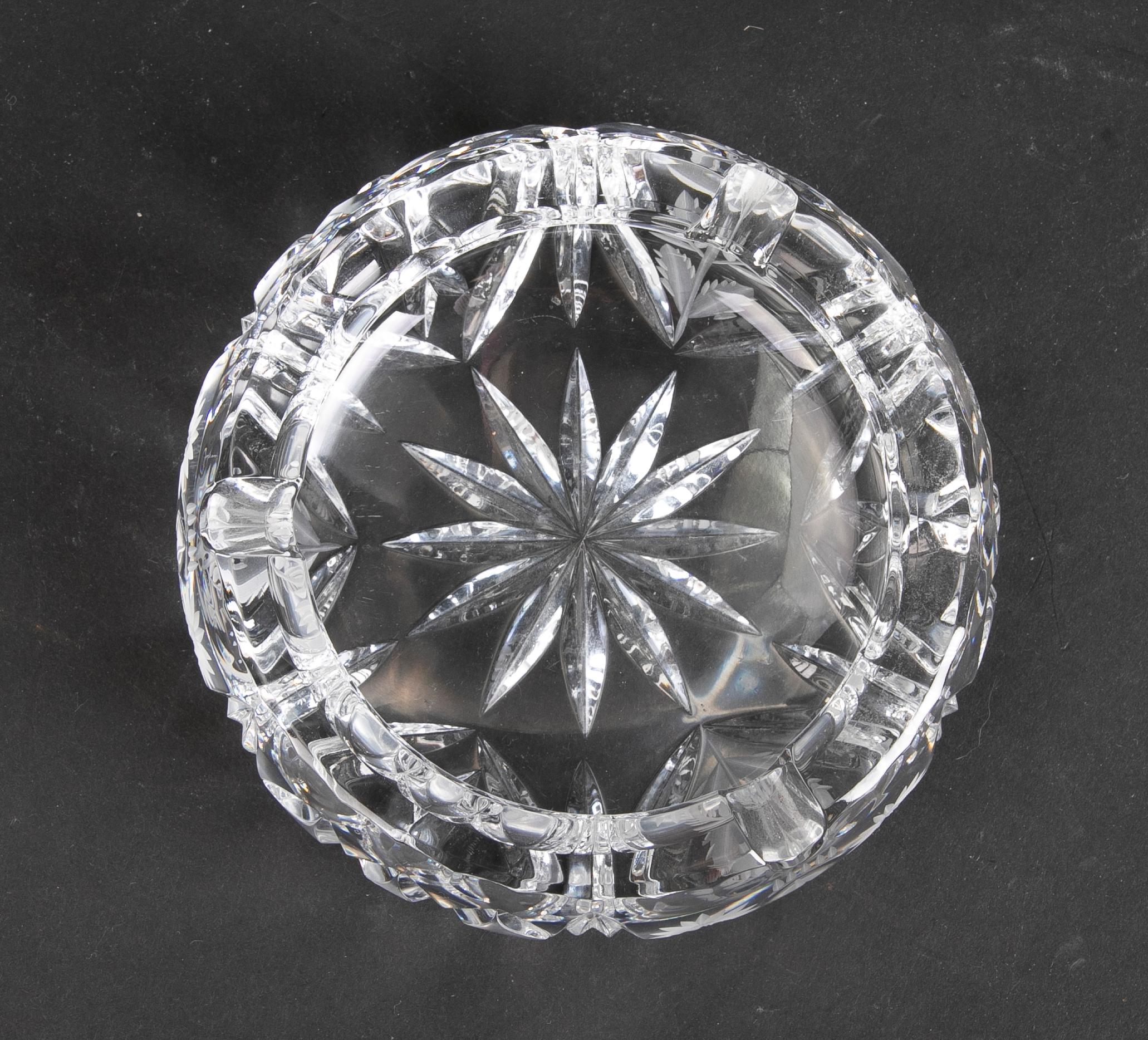 Solid Ashtray Made of Hand-Carved Crystal For Sale 4