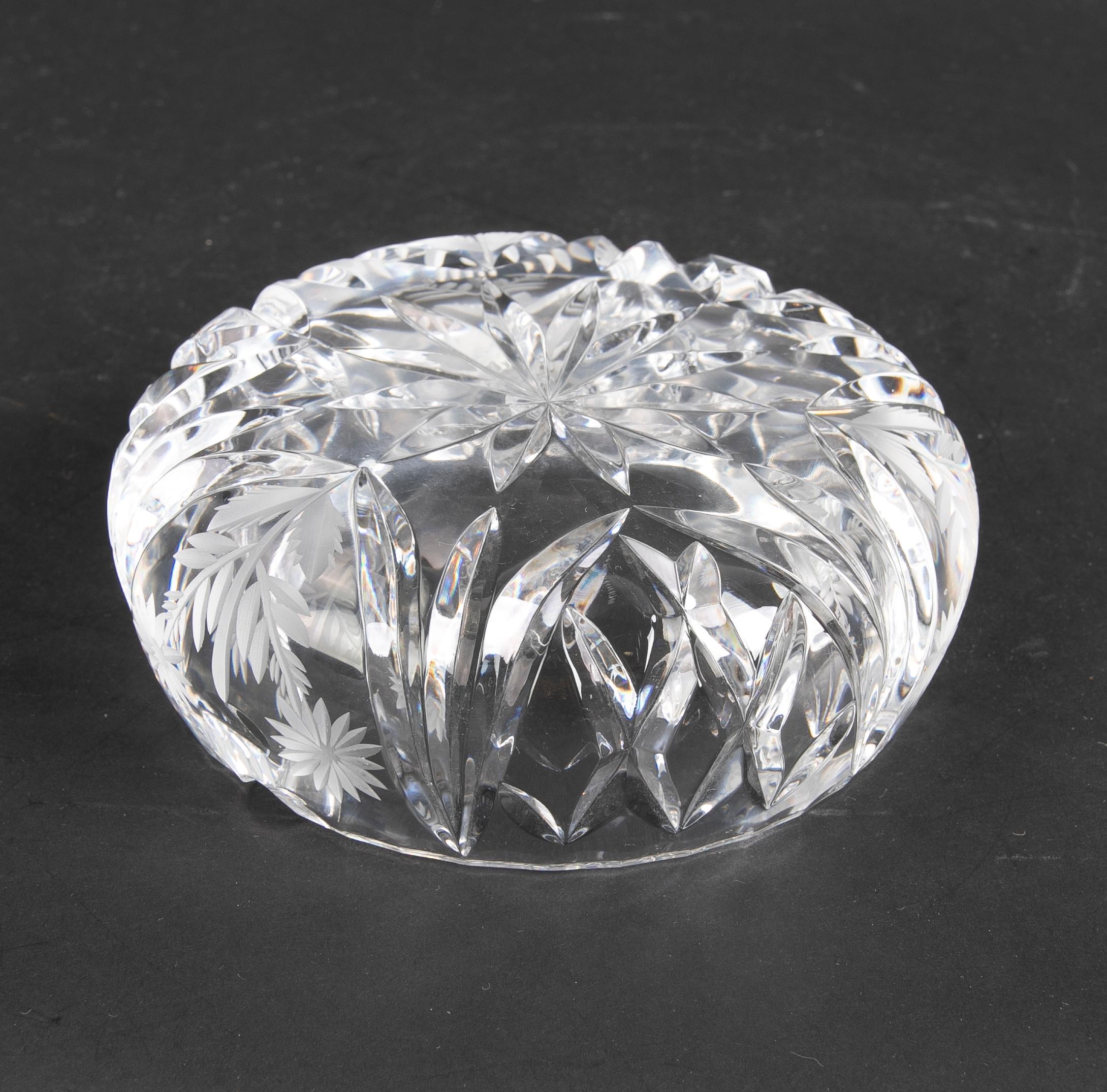 Solid Ashtray Made of Hand-Carved Crystal For Sale 1