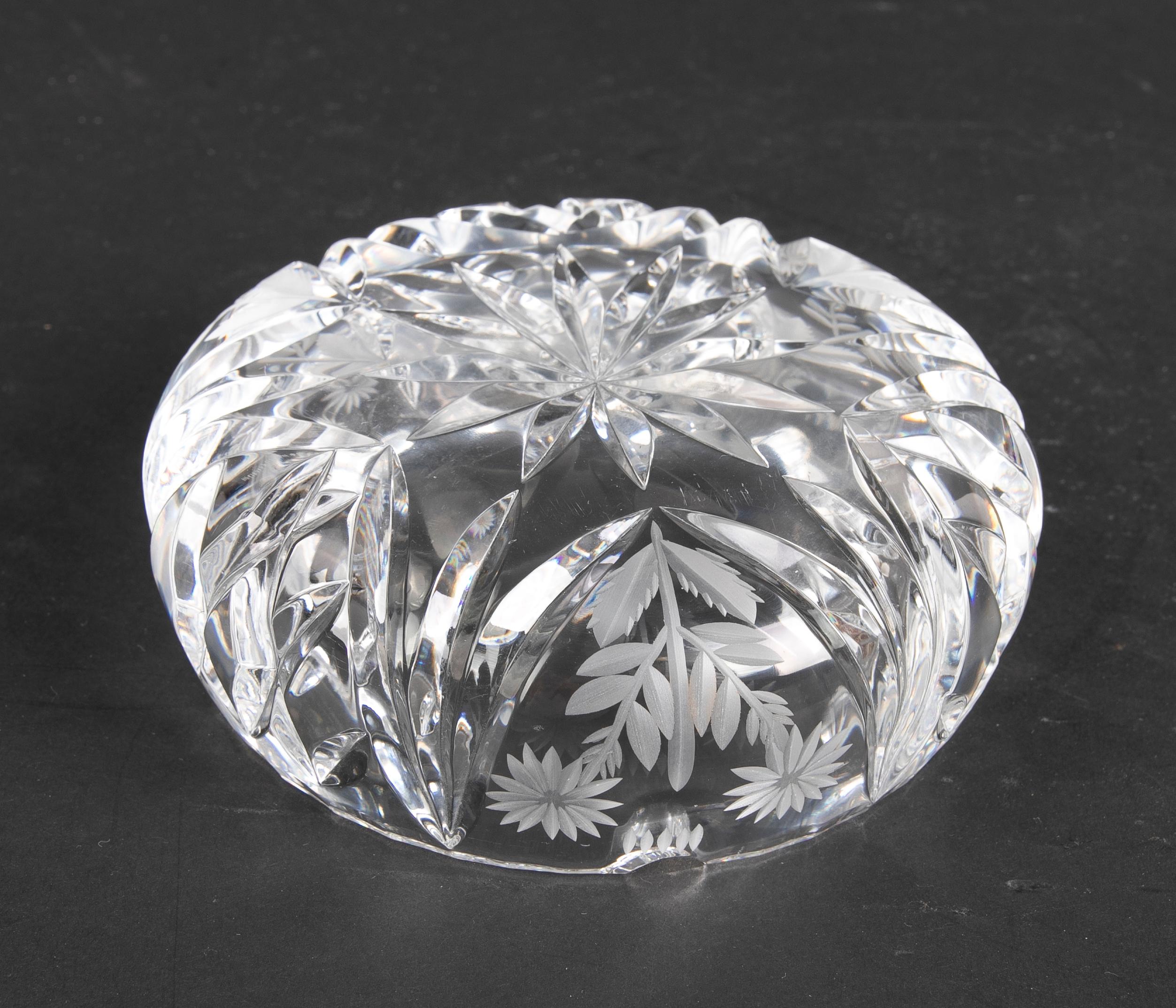Solid Ashtray Made of Hand-Carved Crystal For Sale 2