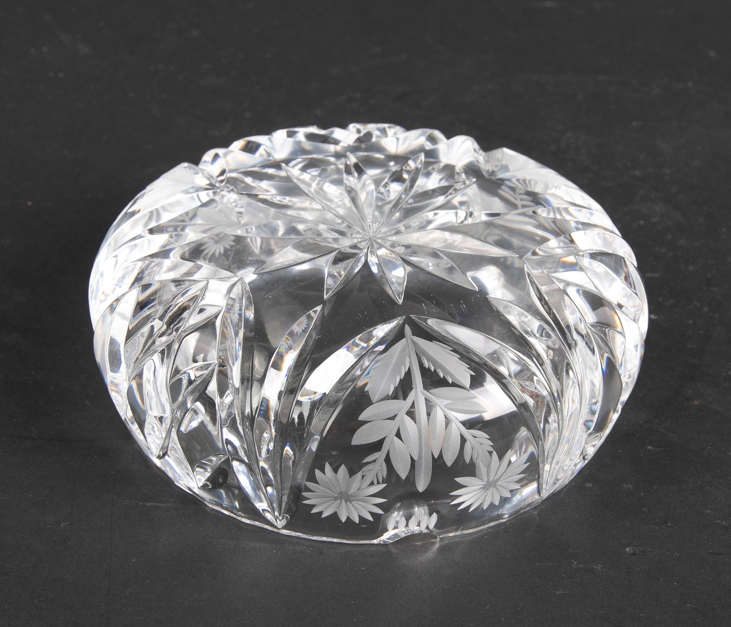 Cendrier Made Solid en cristal sculpté à la main en vente 2