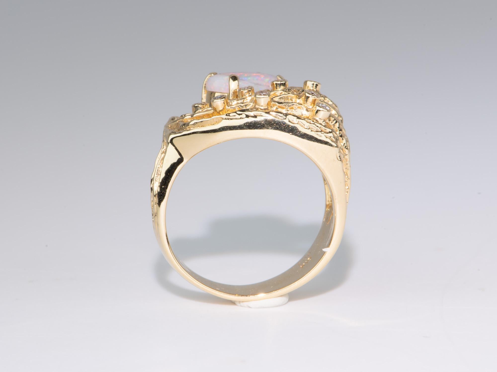 Solid Australian Opal Modernist Design 18K Gold Chunky Ring V1118 In New Condition For Sale In Osprey, FL