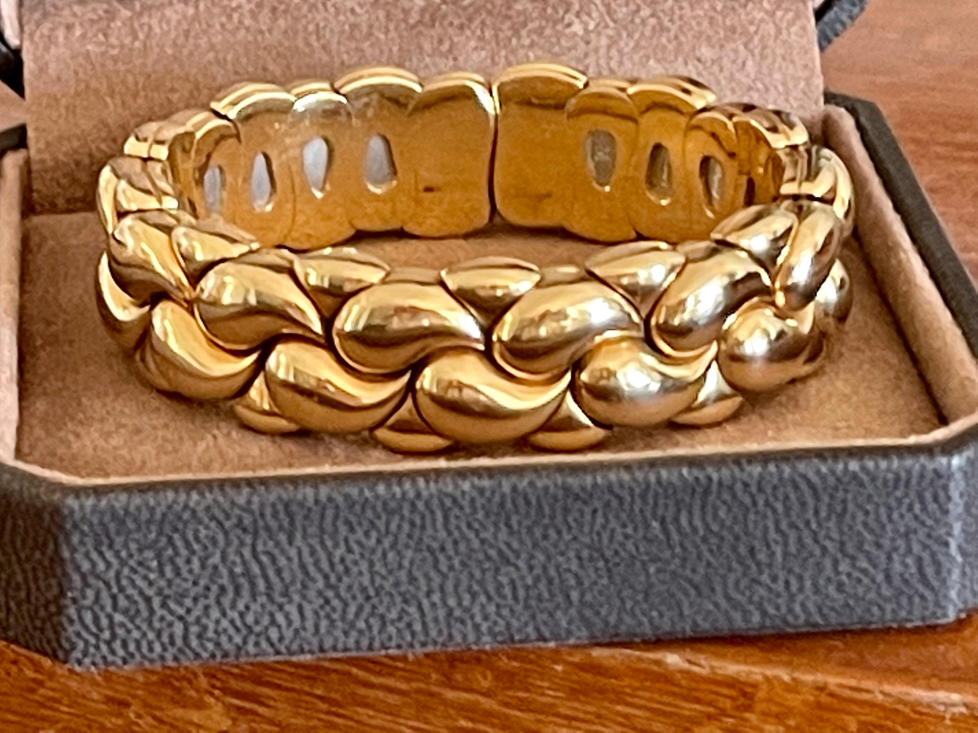 Solid Bangle Bracelet Chopard 18 K Yellow Gold Casmir For Sale 2