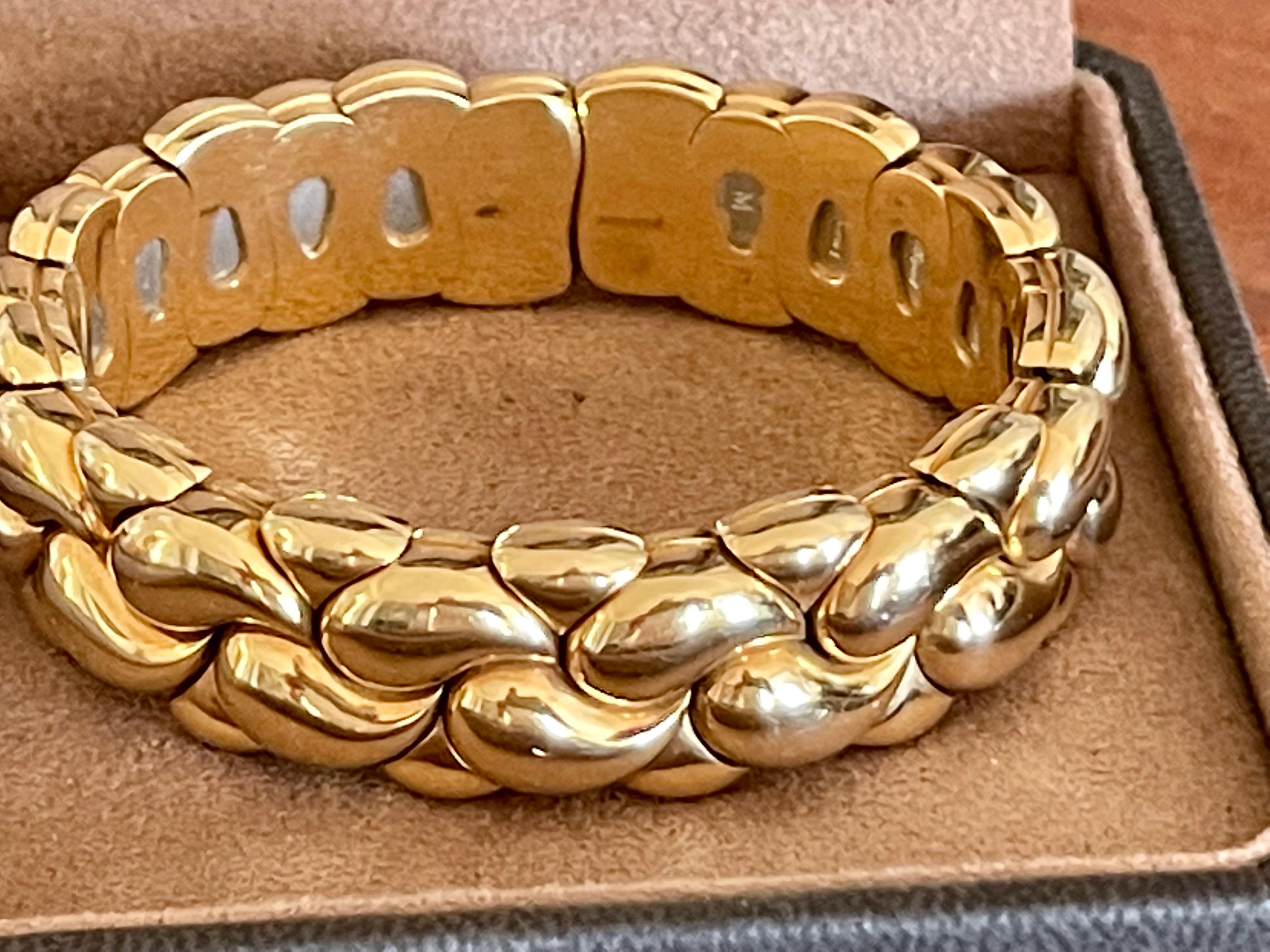 Women's or Men's Solid Bangle Bracelet Chopard 18 K Yellow Gold Casmir For Sale