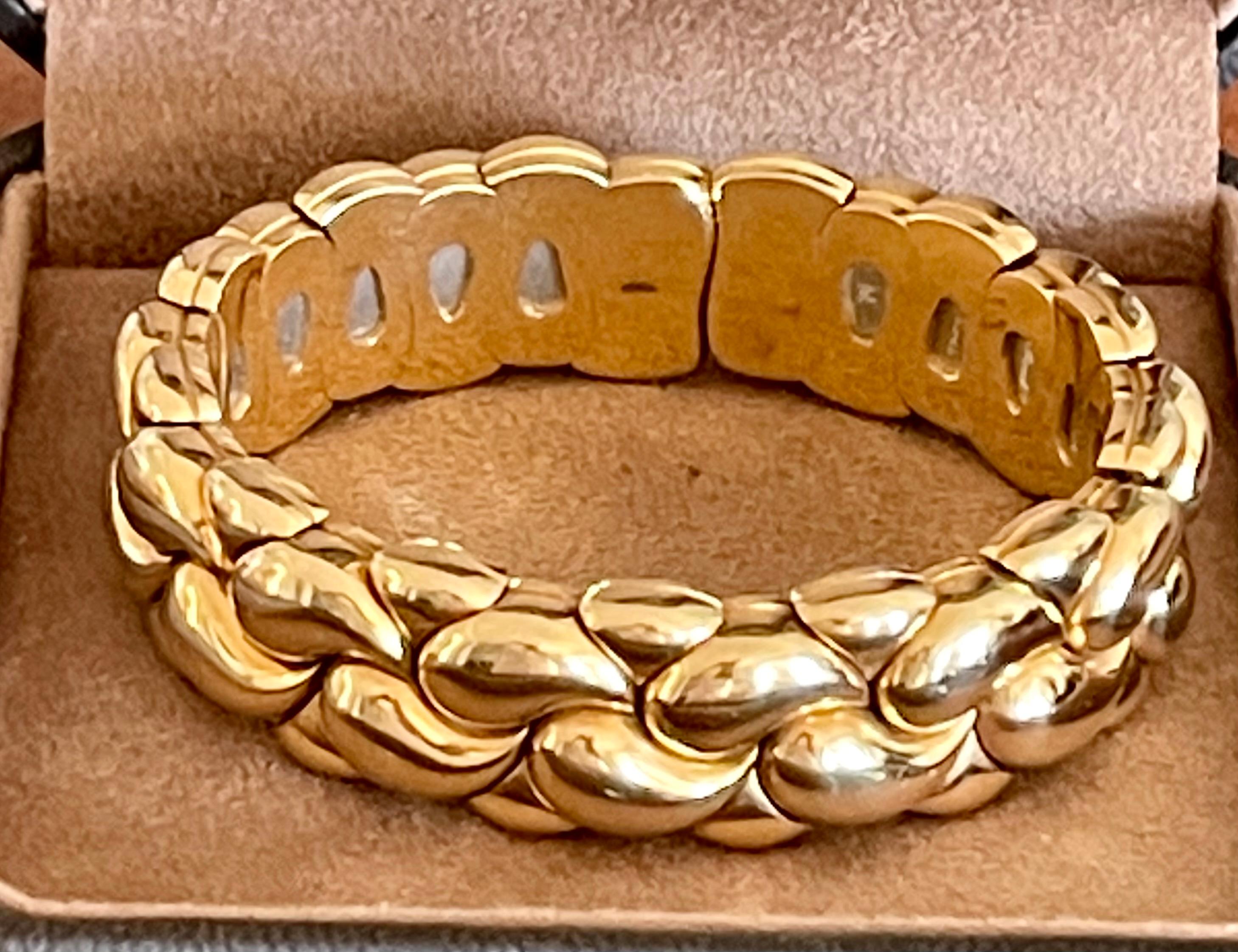 Solid Bangle Bracelet Chopard 18 K Yellow Gold Casmir For Sale 1