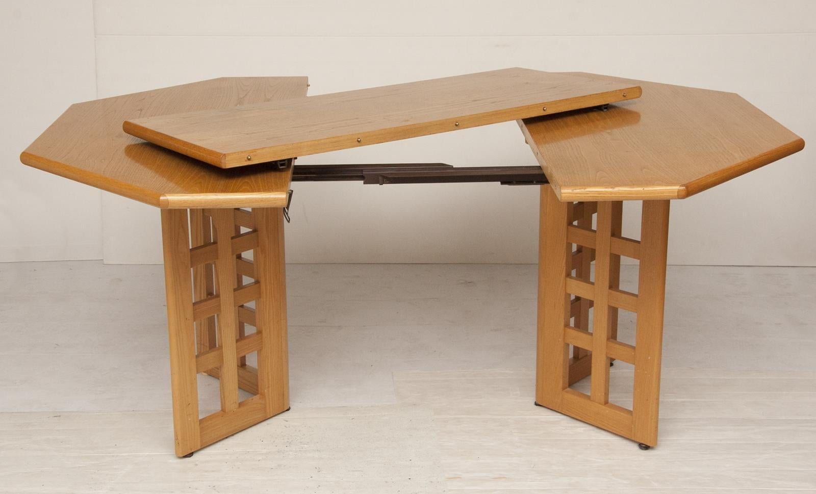 Solid Beech Extendable Dining Table & 4 Chairs, c.1960 In Good Condition For Sale In London, GB