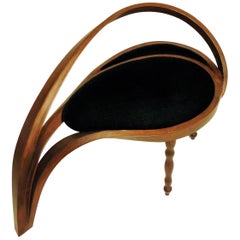 Tabouret de chaise d'appoint en bois cintré massif, rembourrage en velours par Raka Studio