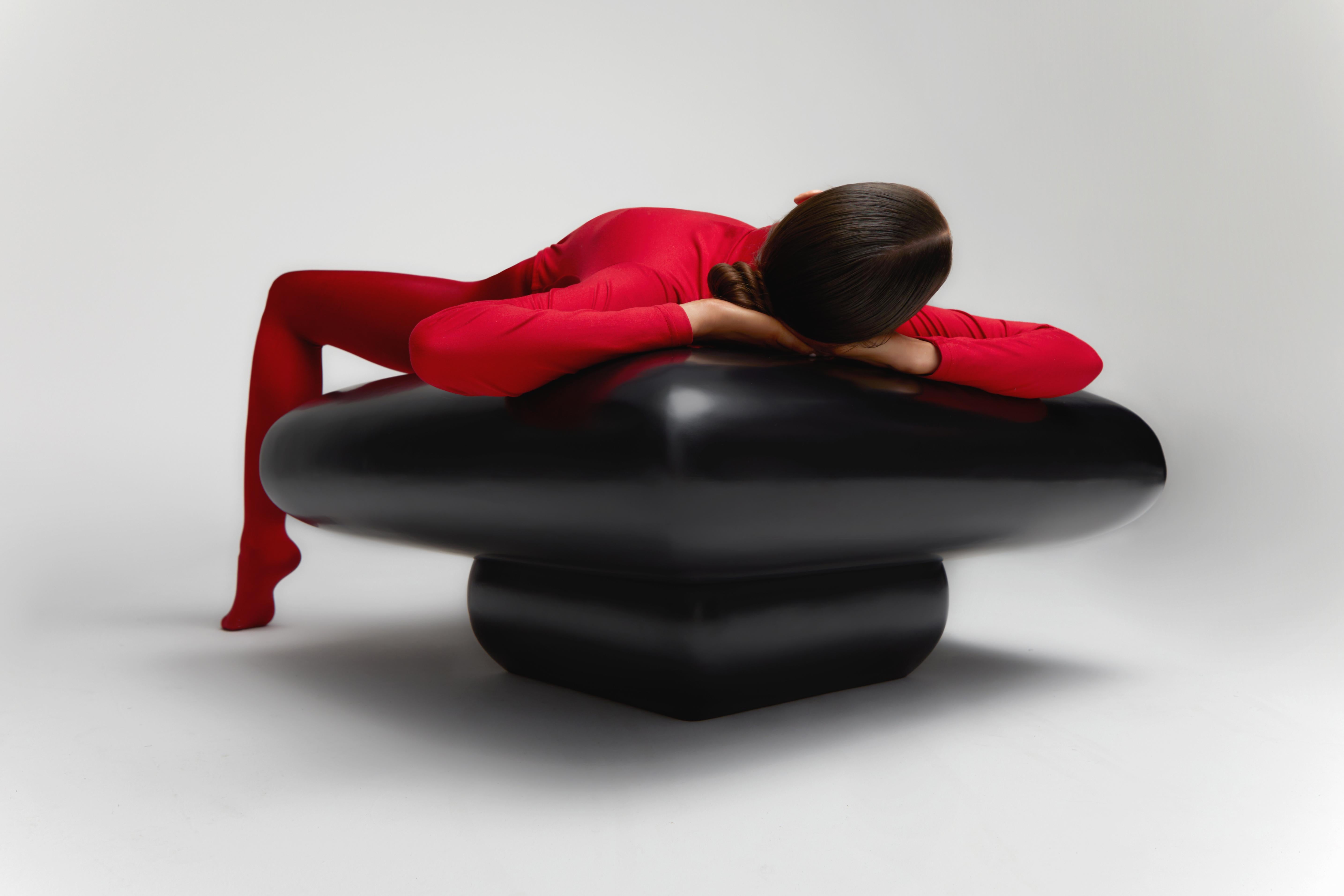 Mesa baja de abedul macizo by Petra Madalena Siglo XXI y contemporáneo en venta