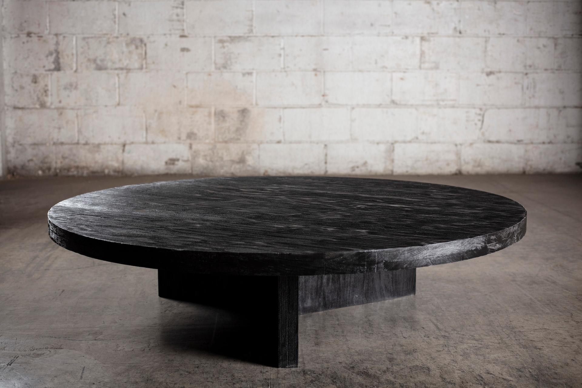 Mexicain Table basse ronde en chêne noir massif en vente
