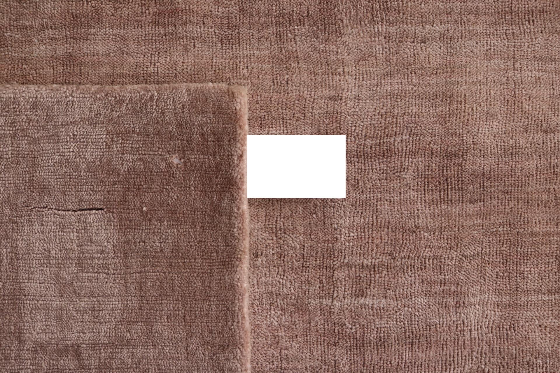 Moderner, rosafarbener Bambus-Seidenteppich, handgewebt mit weichem Griffgefühl (Handgewebt) im Angebot