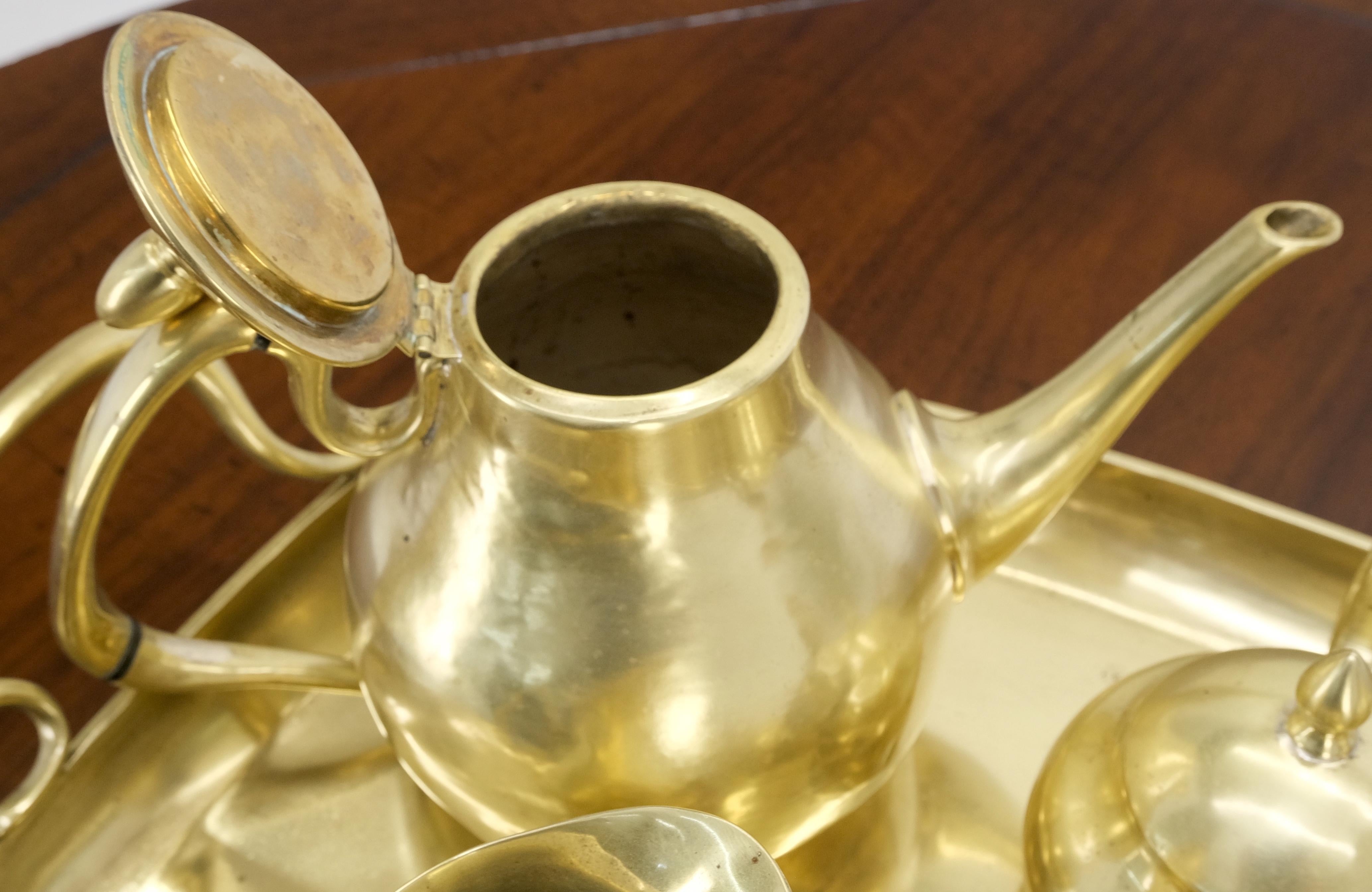 Plateau à thé 5 pièces Deux pots crème sucrier lourd en laiton massif en vente 4