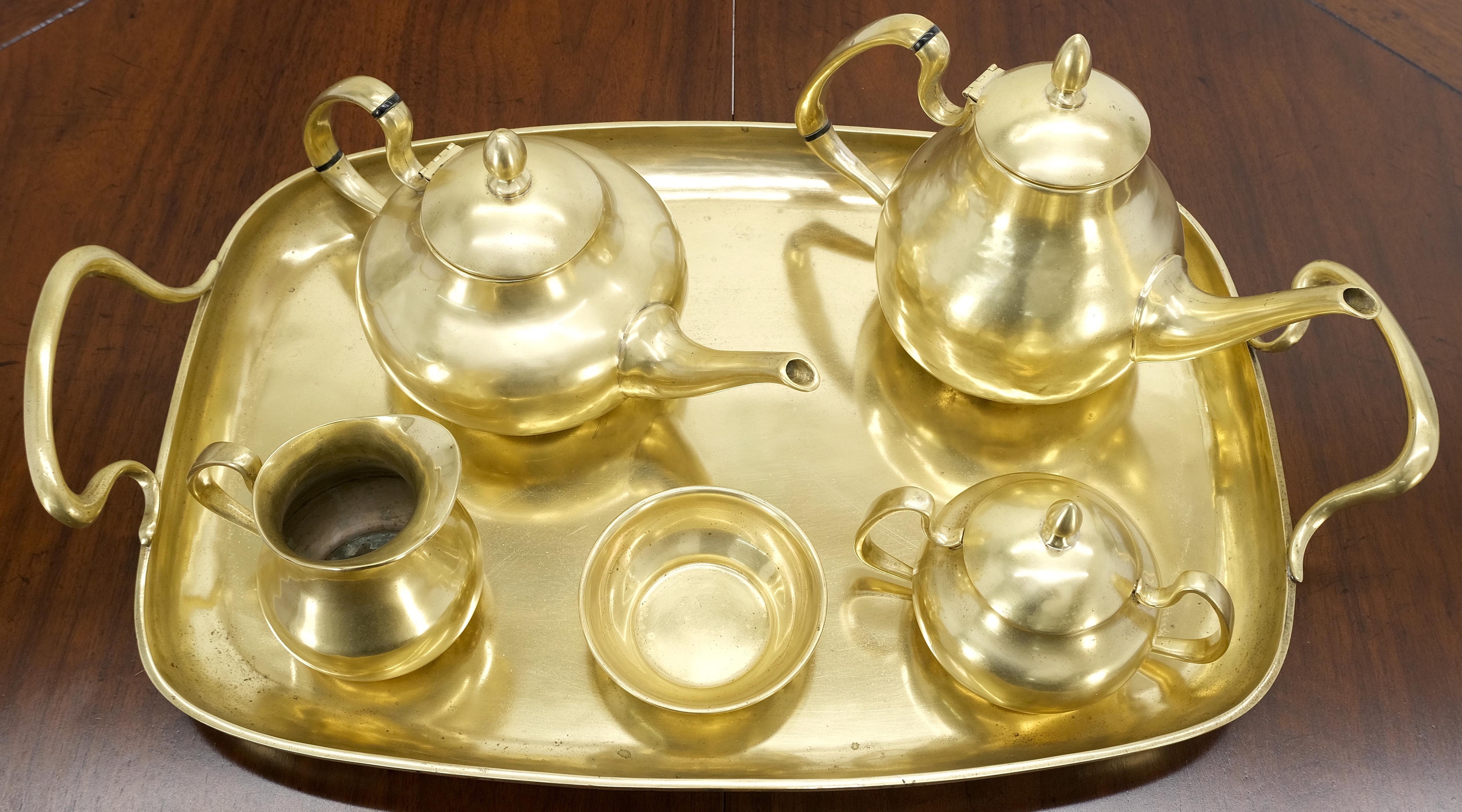 20ième siècle Plateau à thé 5 pièces Deux pots crème sucrier lourd en laiton massif en vente