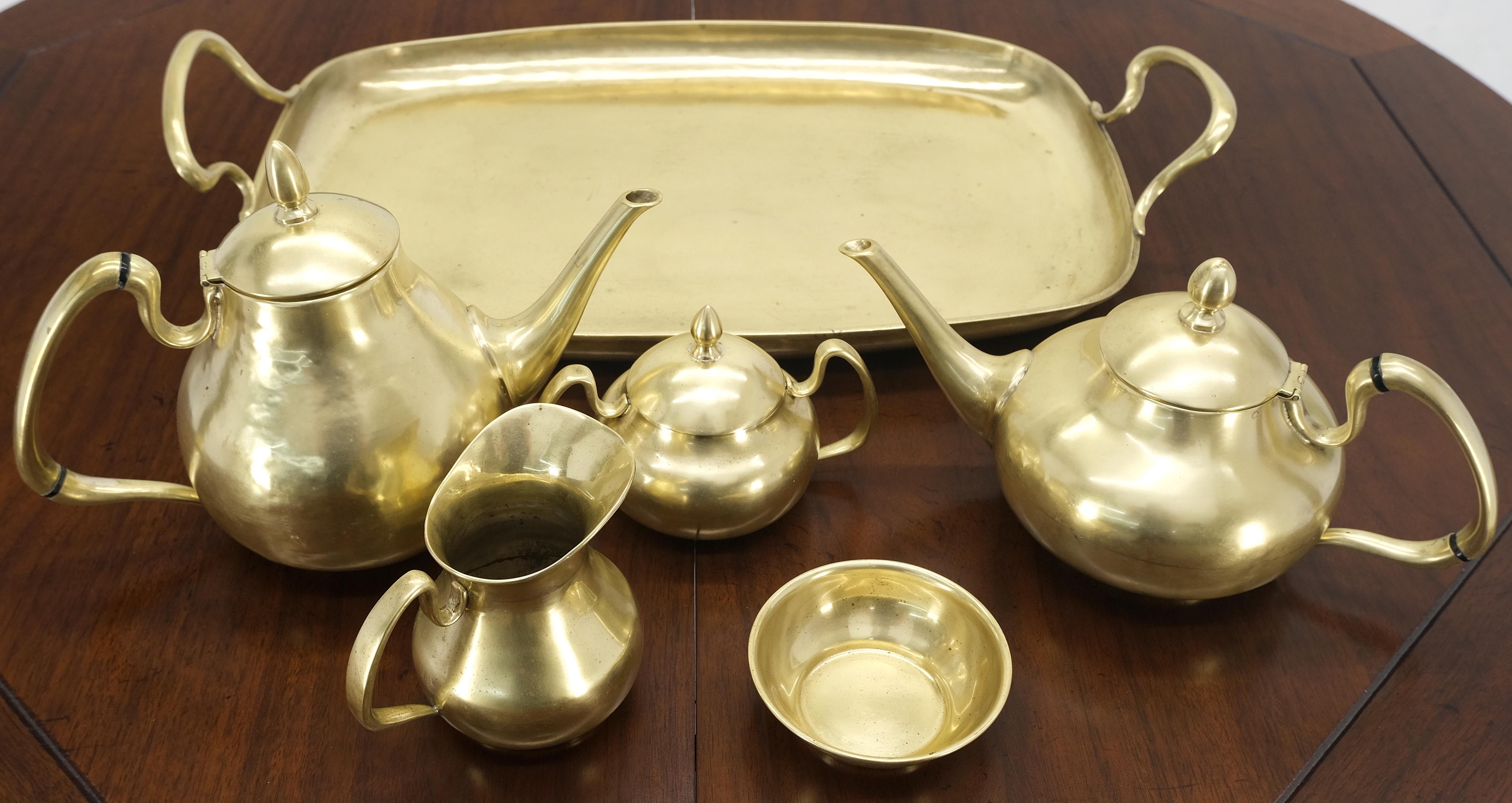 Laiton Plateau à thé 5 pièces Deux pots crème sucrier lourd en laiton massif en vente
