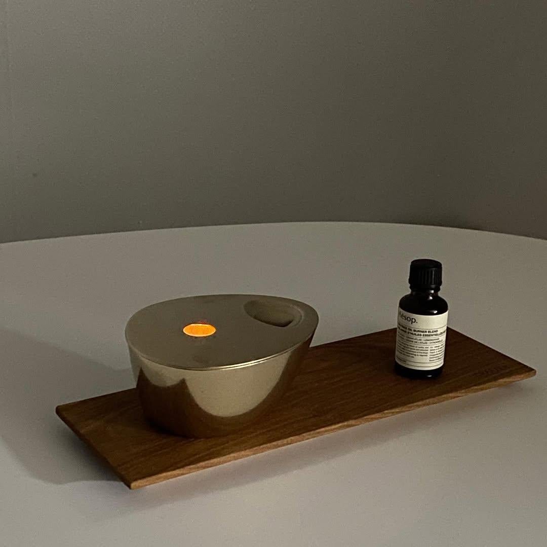 Brûleur d'huile contemporain Aesop en laiton massif par Henry Wilson en vente 1