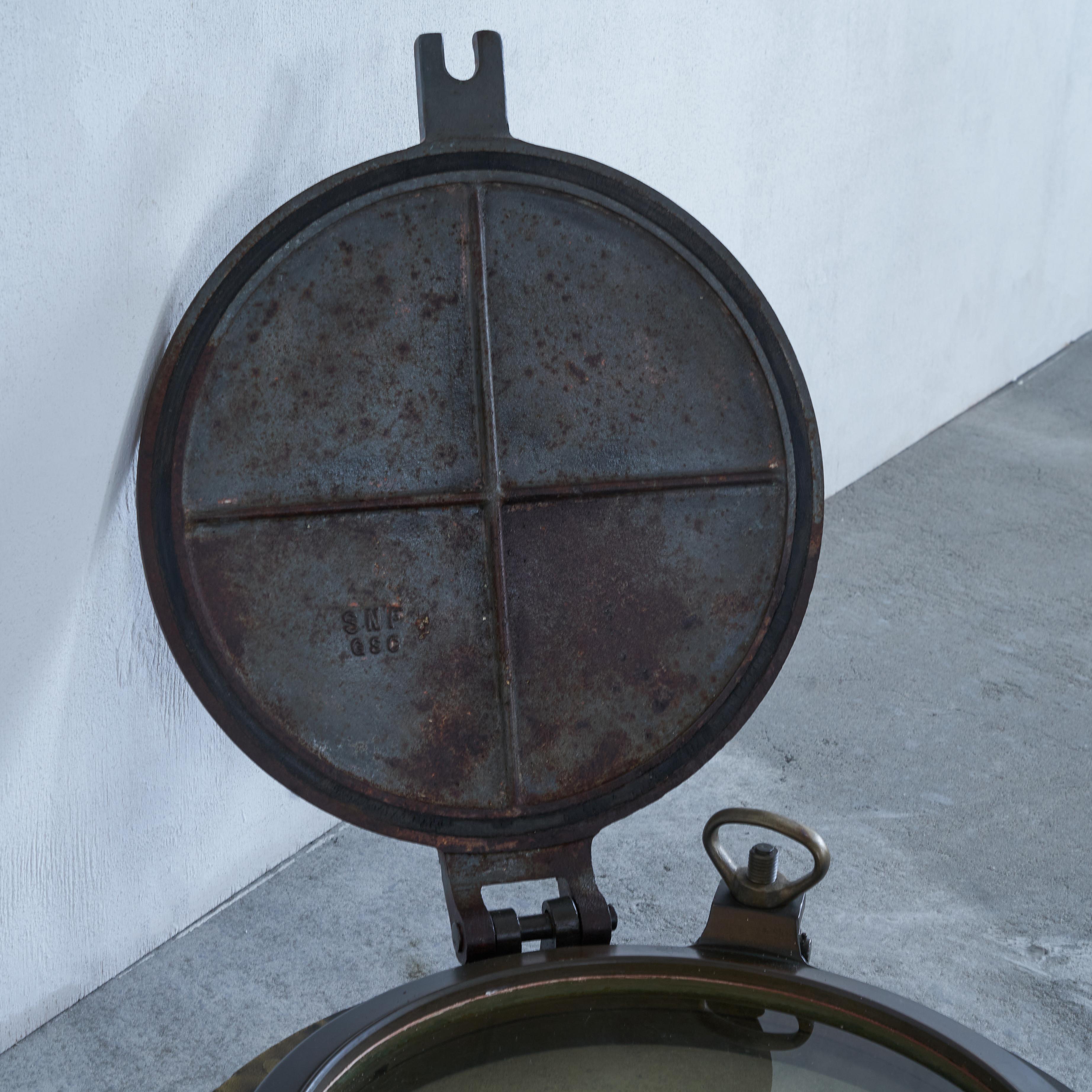 Porthole pour navires en laiton massif et en fonte Bon état - En vente à Tilburg, NL