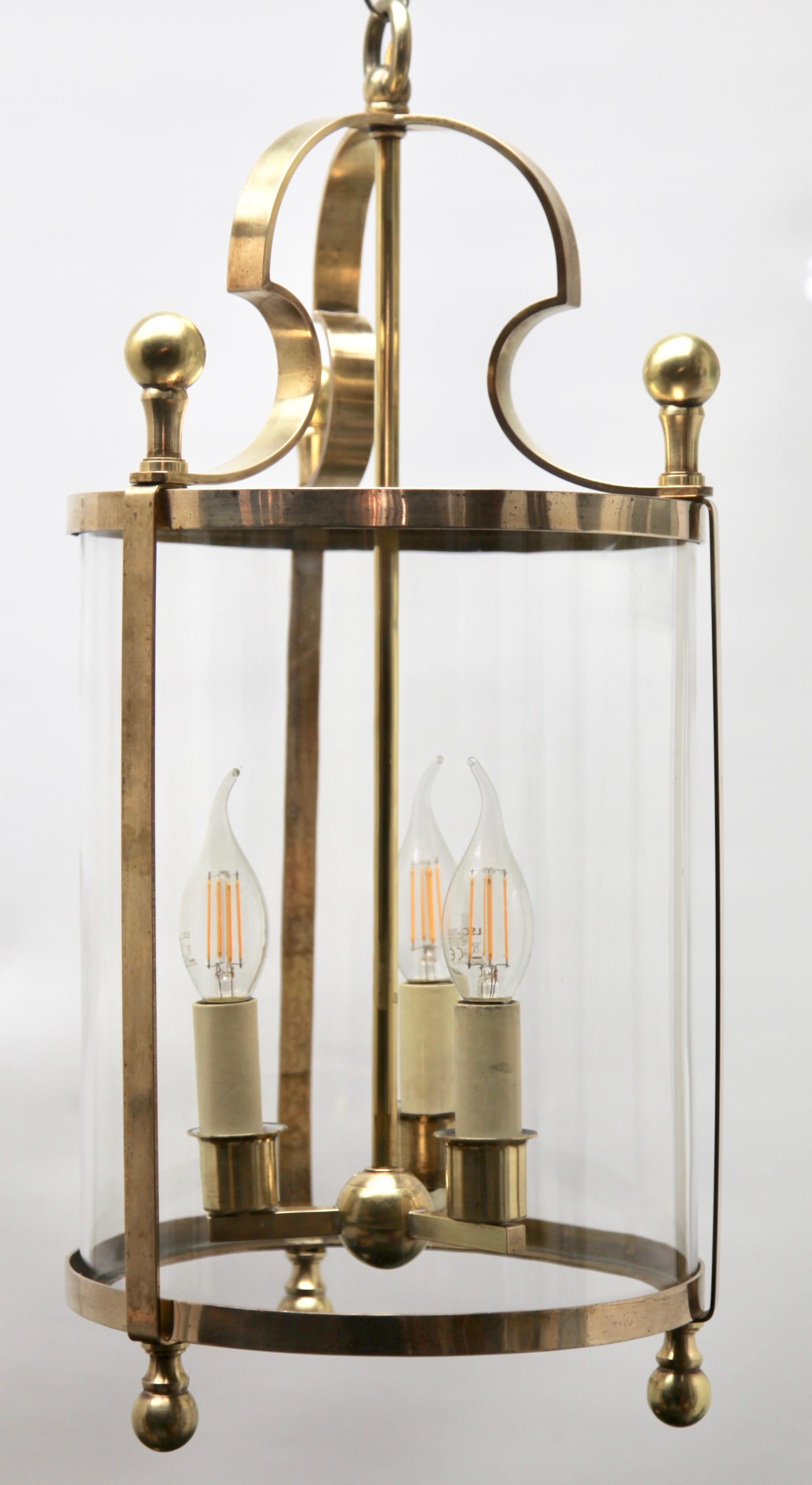 Lanterne ou lampe suspendue en laiton massif et verre en vente 1