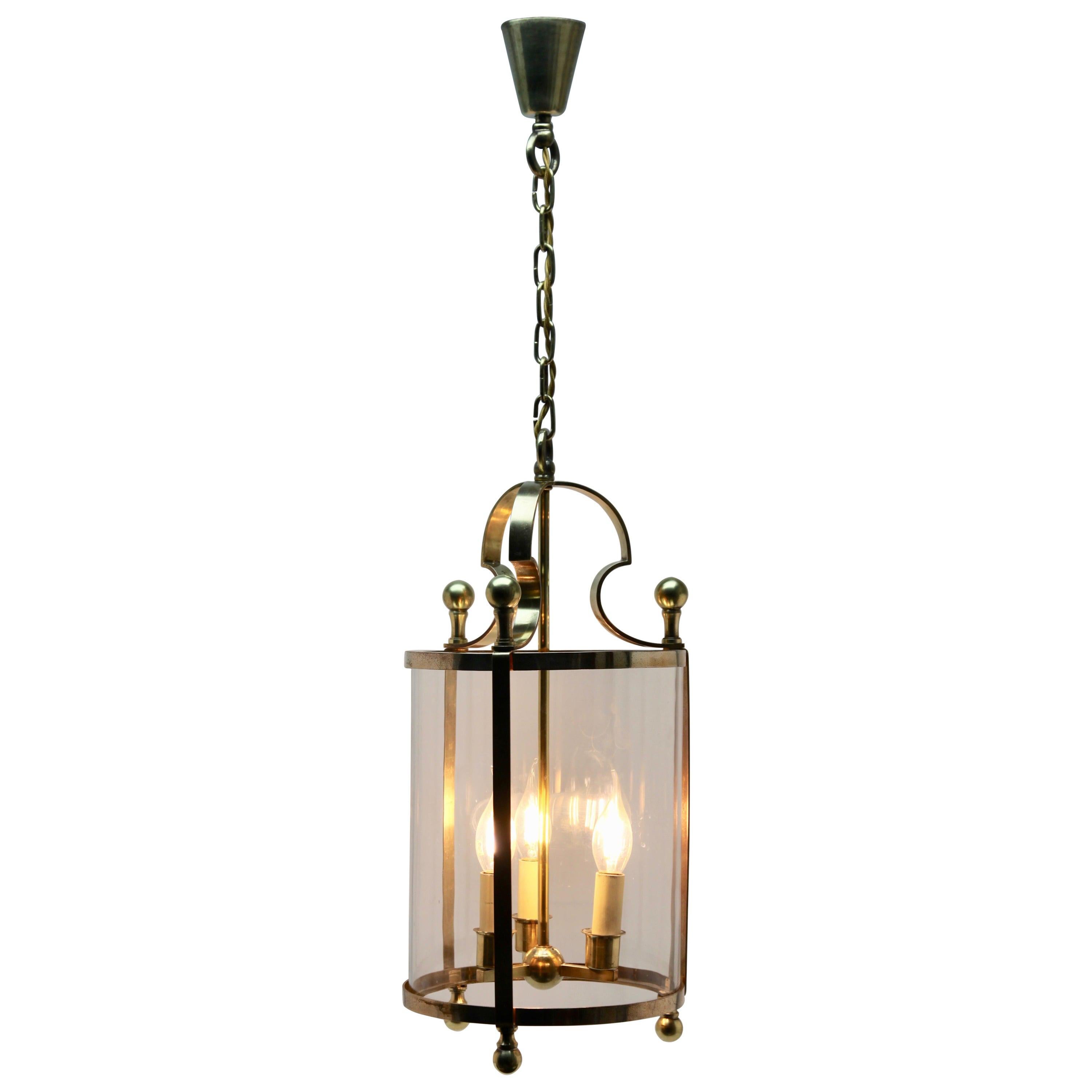 Lanterne ou lampe suspendue en laiton massif et verre en vente