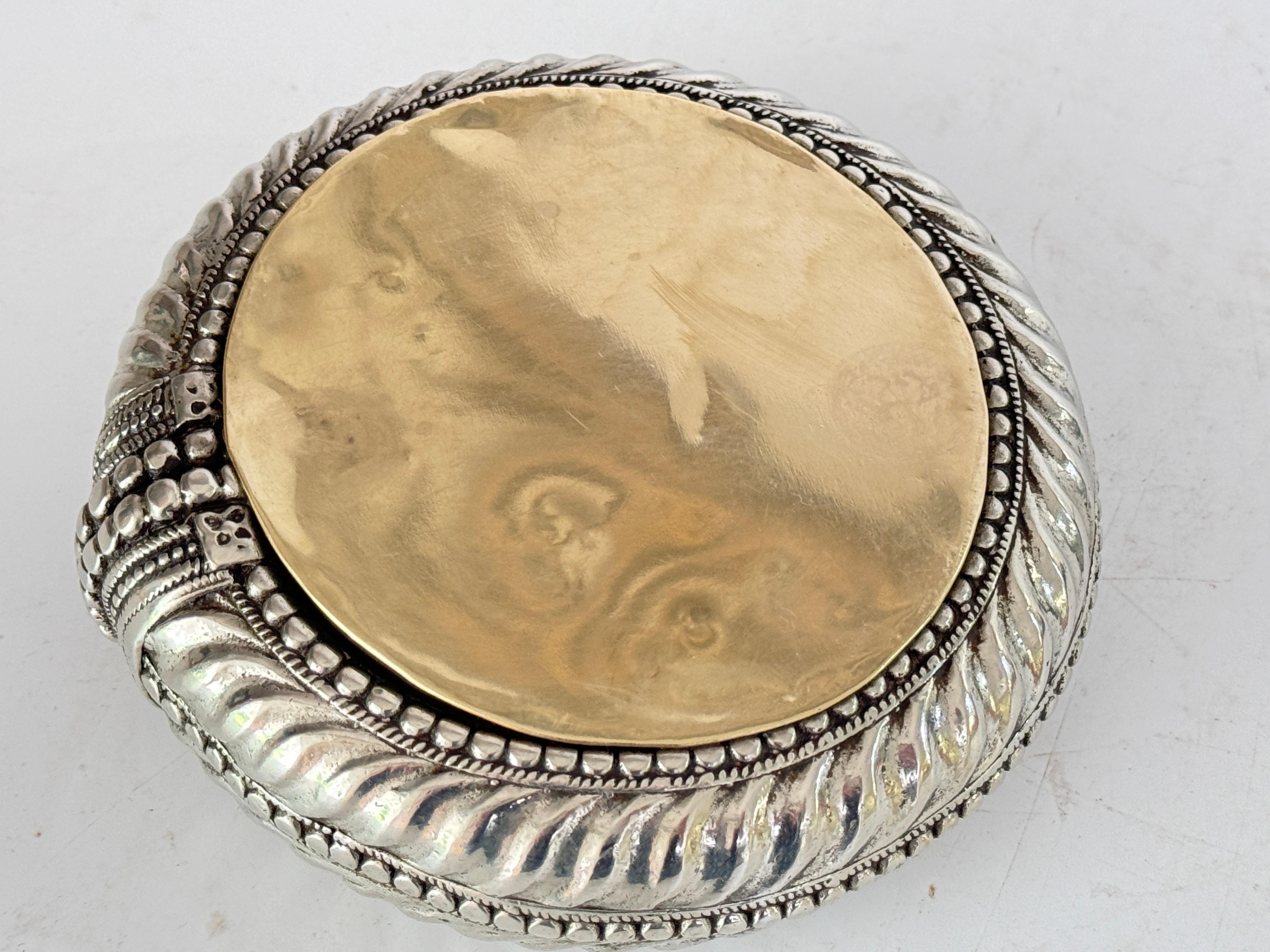 Solid Brass Ashtray Old Patina France 1960 Gold Color In Good Condition For Sale In Auribeau sur Siagne, FR