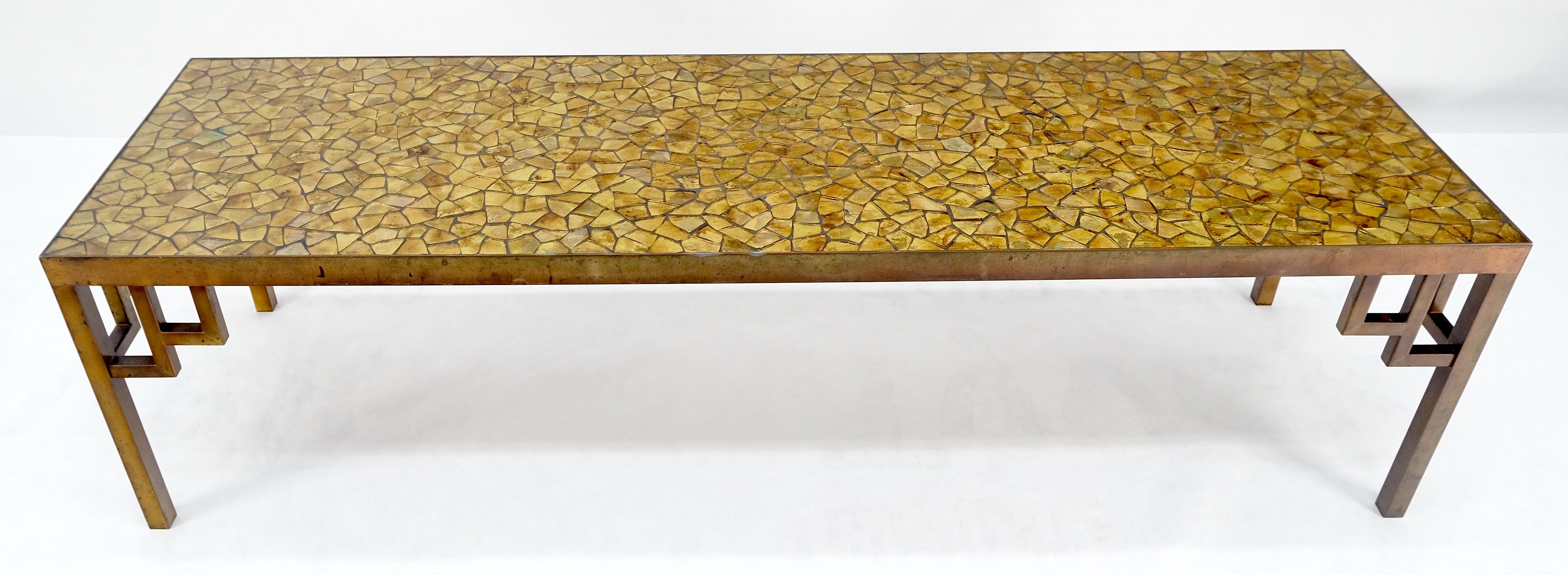 Américain Table basse rectangulaire en laiton massif avec plateau en mosaïque de verre doré 60