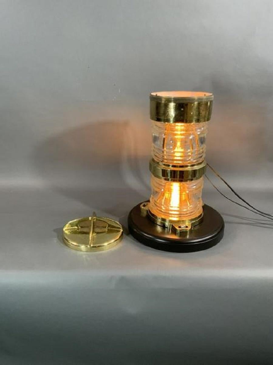Lampe à beacon en laiton massif en vente 1