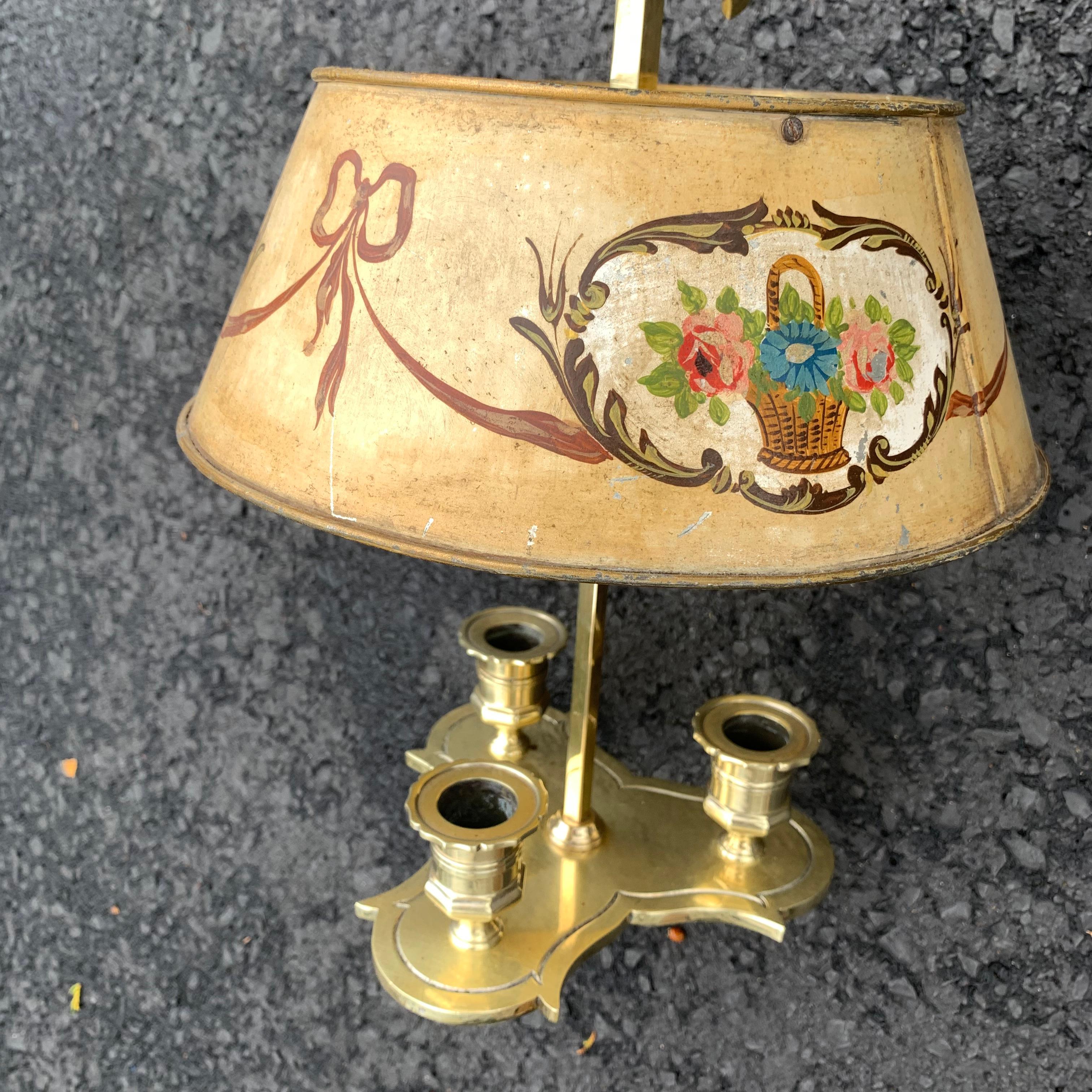 Lámpara Bouillotte de latón macizo con palanca decorada con corazones Hecho a mano en venta