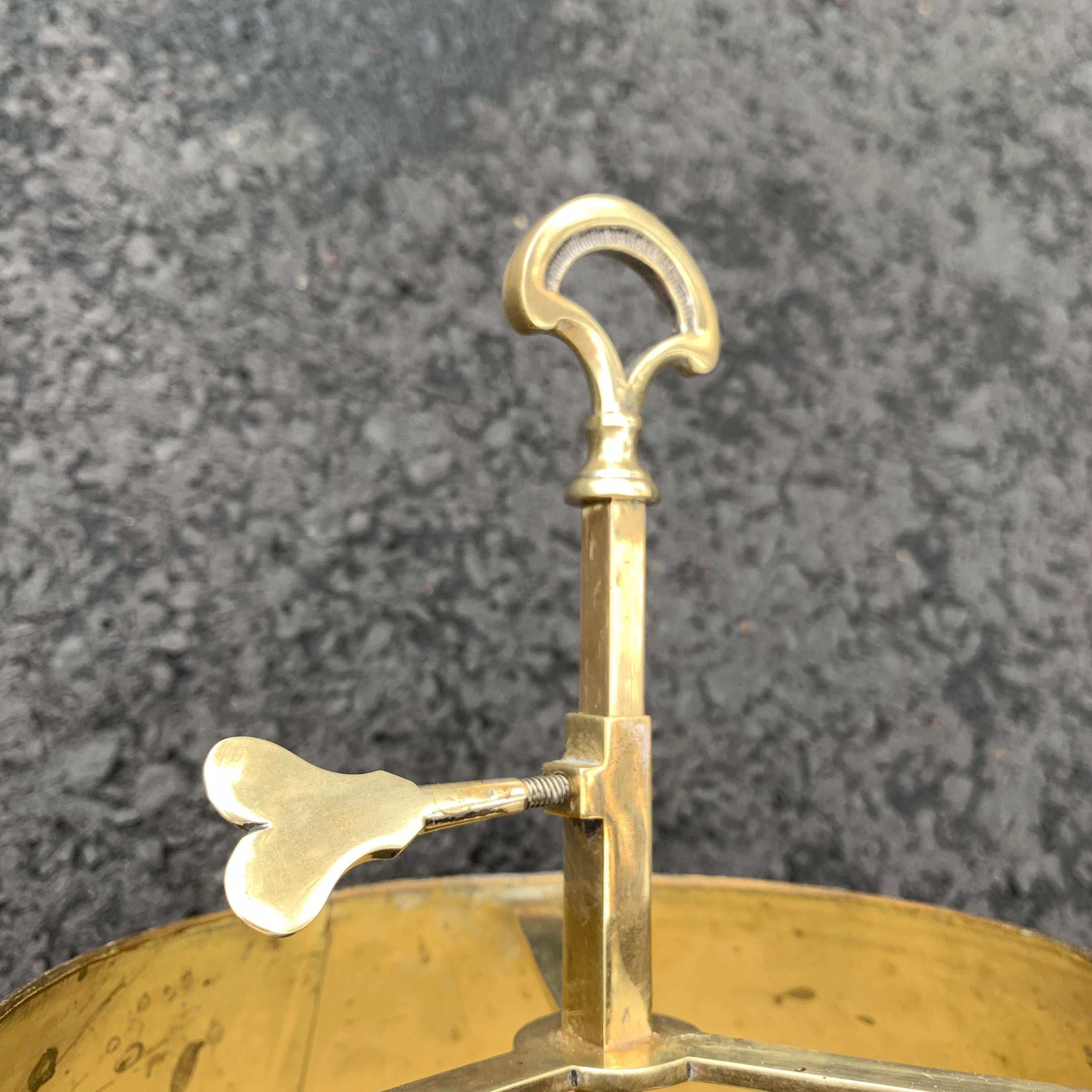 Lámpara Bouillotte de latón macizo con palanca decorada con corazones en venta 1