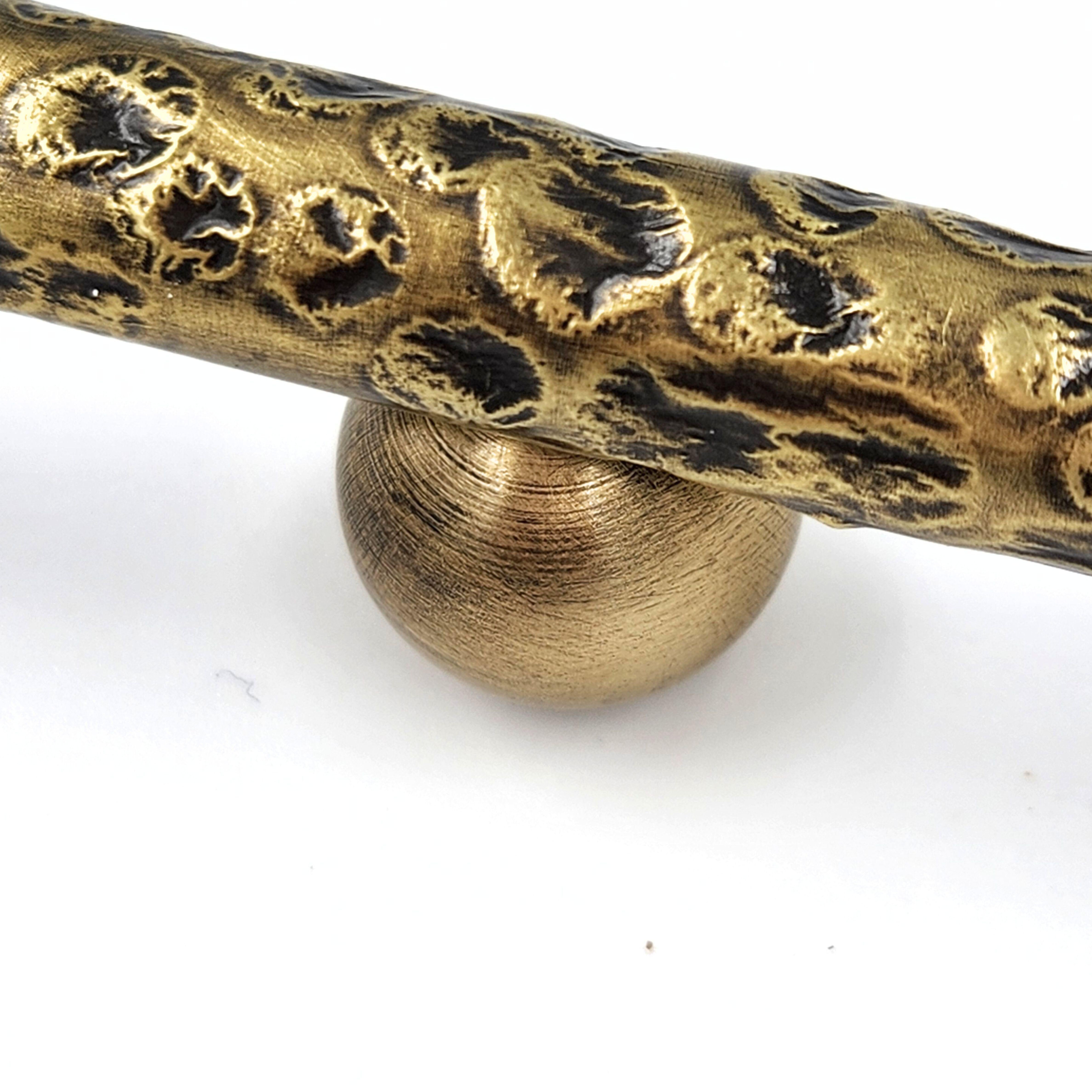 Brutalismo Cassetto in ottone testurizzato Pull  12 cm x Ø 1,2 cm in vendita