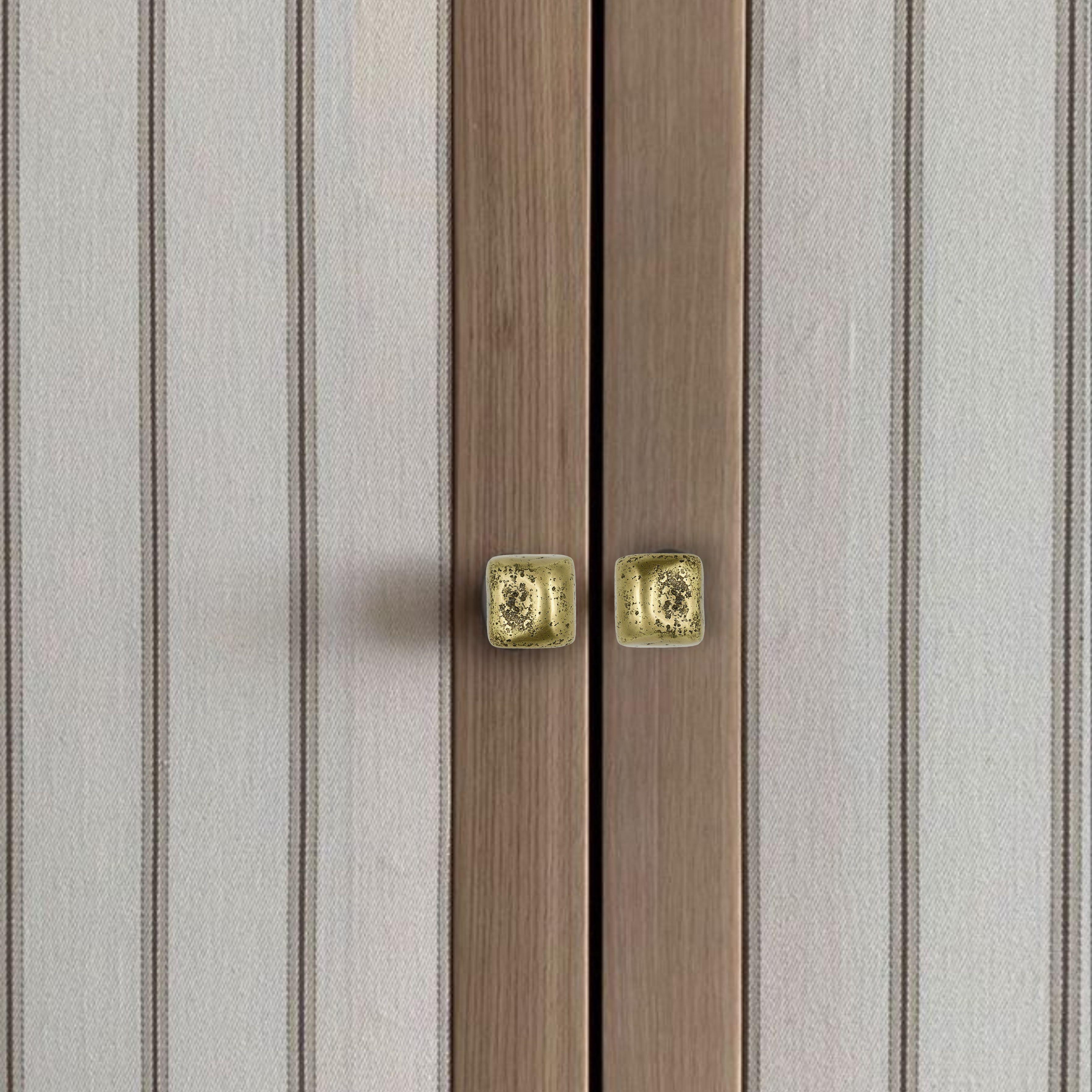 Poignée de l'armoire en laiton massif : format compact 2,5 x 2,5 cm Neuf - En vente à Marrakech, MA