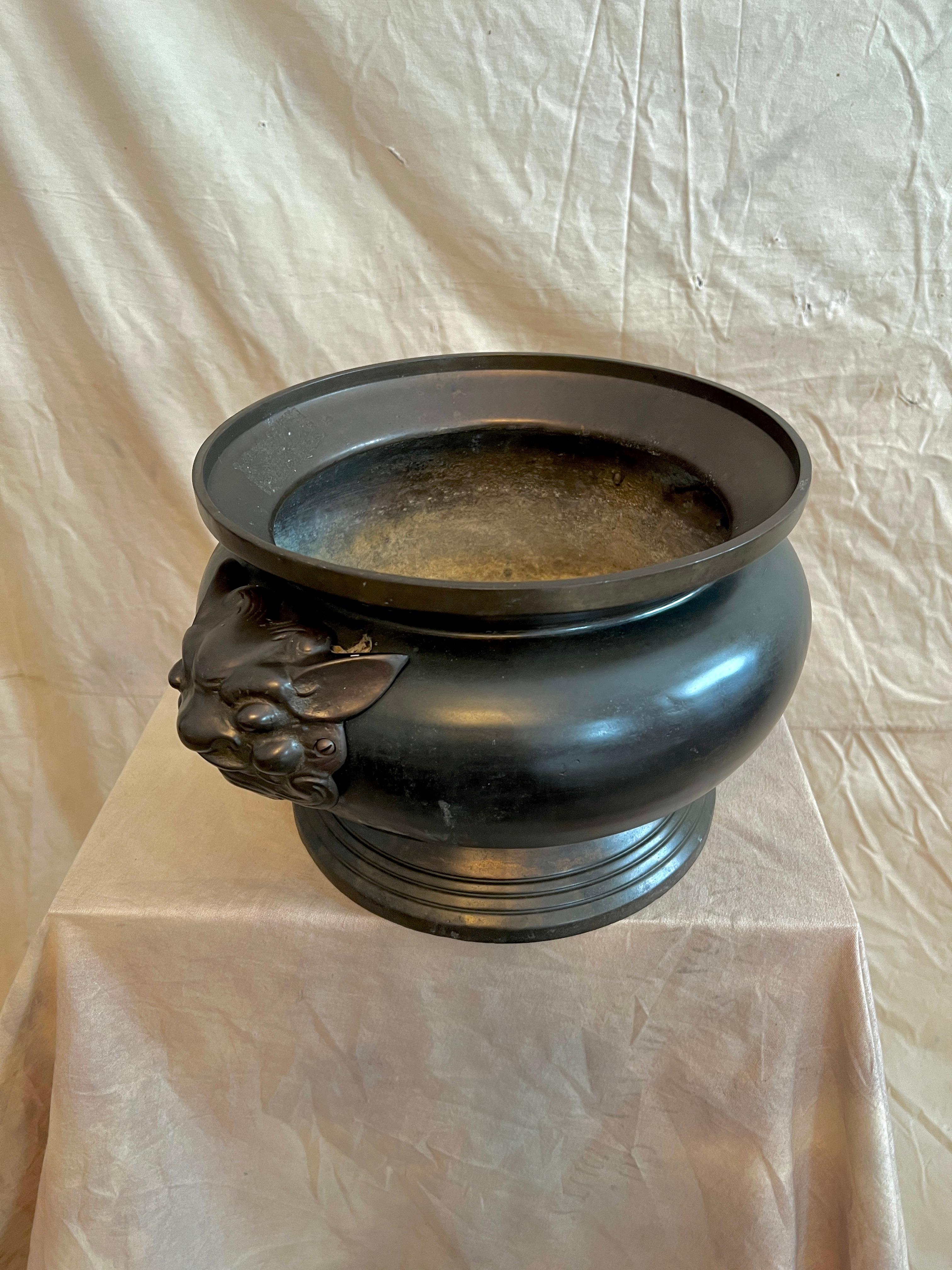 Solid Brass Cachepot Jardiniere with Asian Foo Dog Handles In Good Condition In Los Angeles, CA