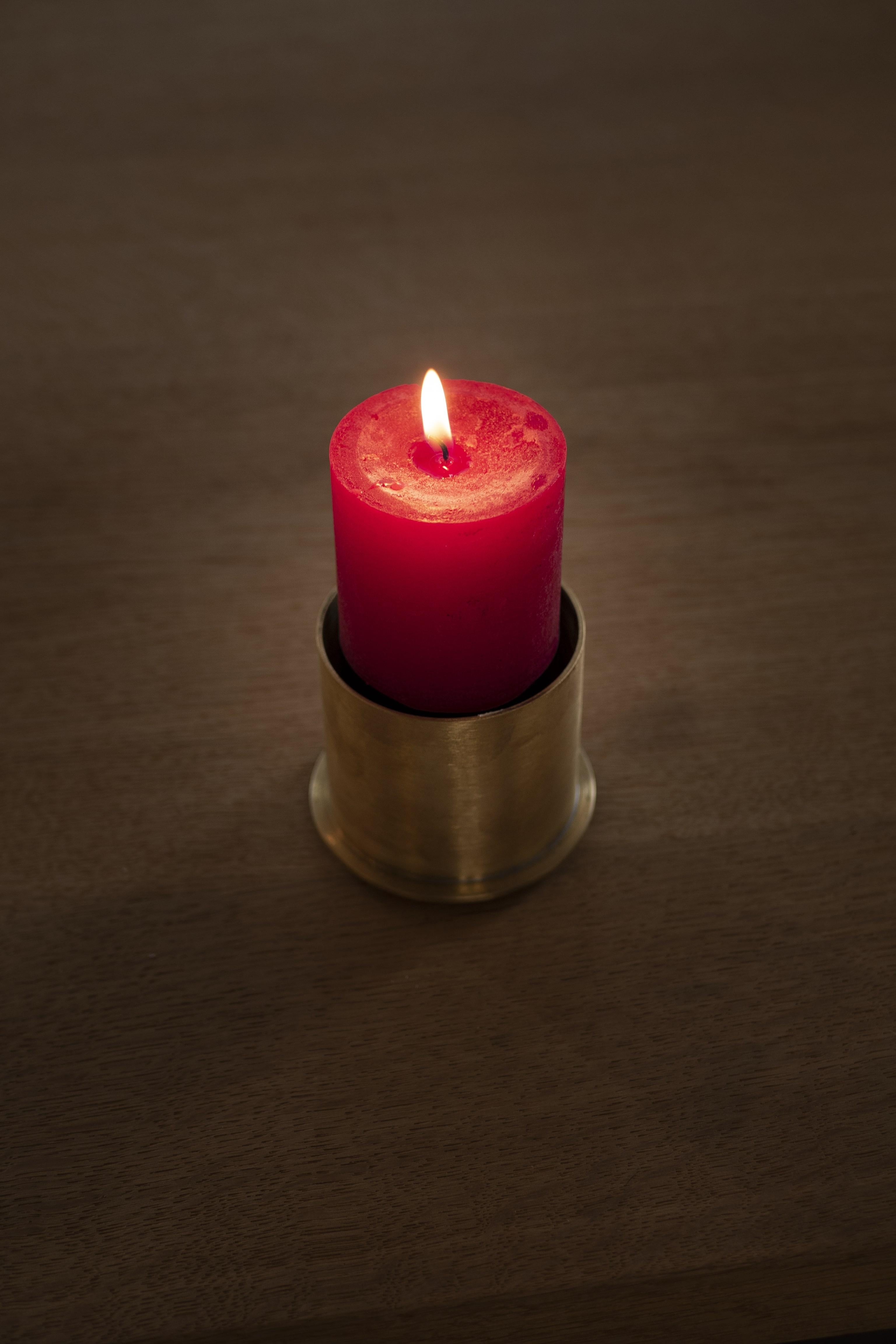 Kerzenhalter aus massivem Messing, handgefertigt in Italien von 247LAB (Italienisch) im Angebot