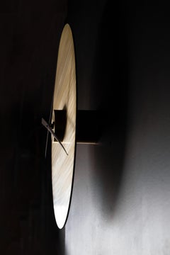 Uhr aus massivem Messing